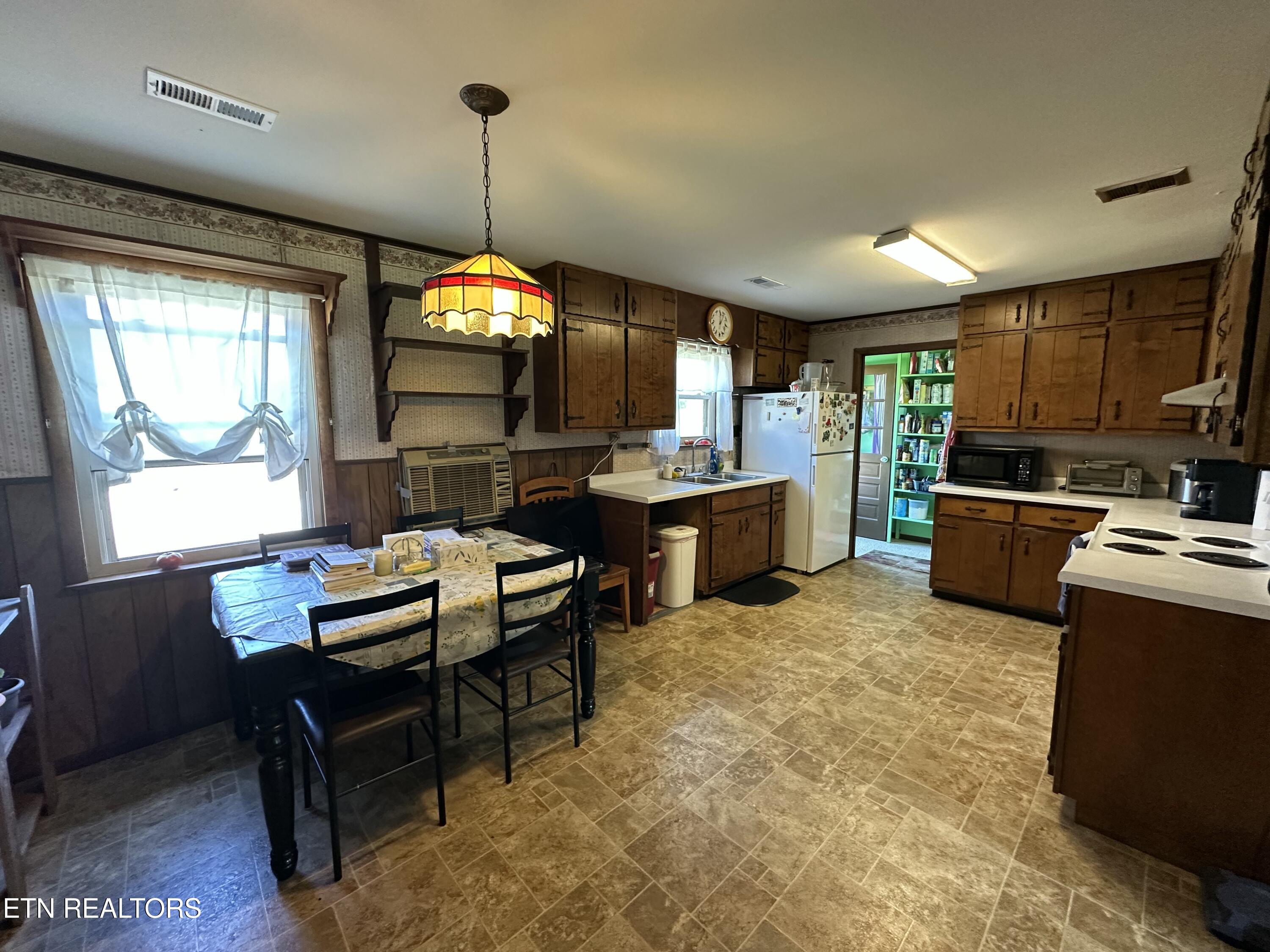 2854 Airport Road Oakdale TN 37829