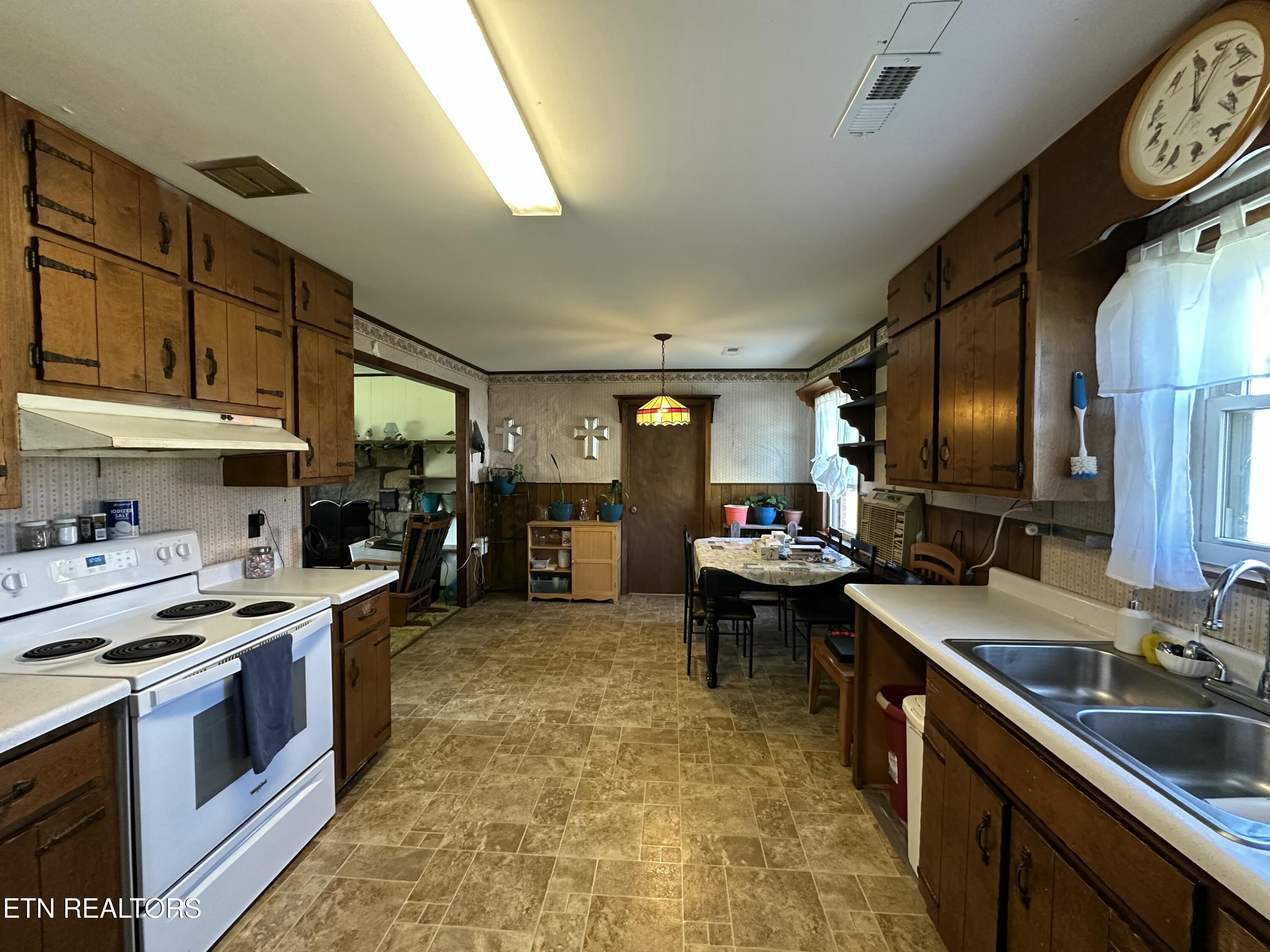 2854 Airport Road Oakdale TN 37829