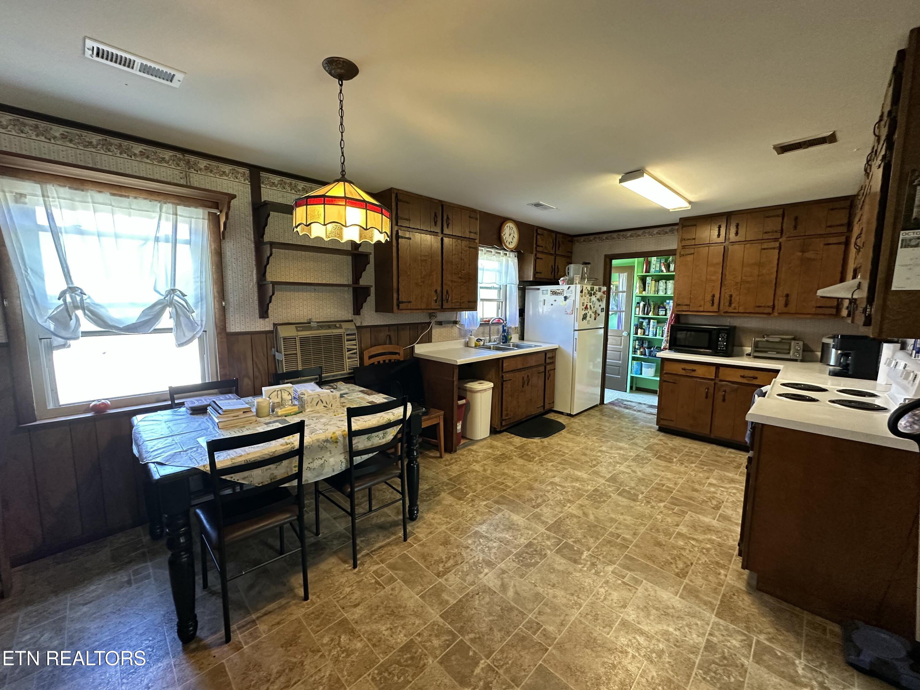 2854 Airport Road Oakdale TN 37829