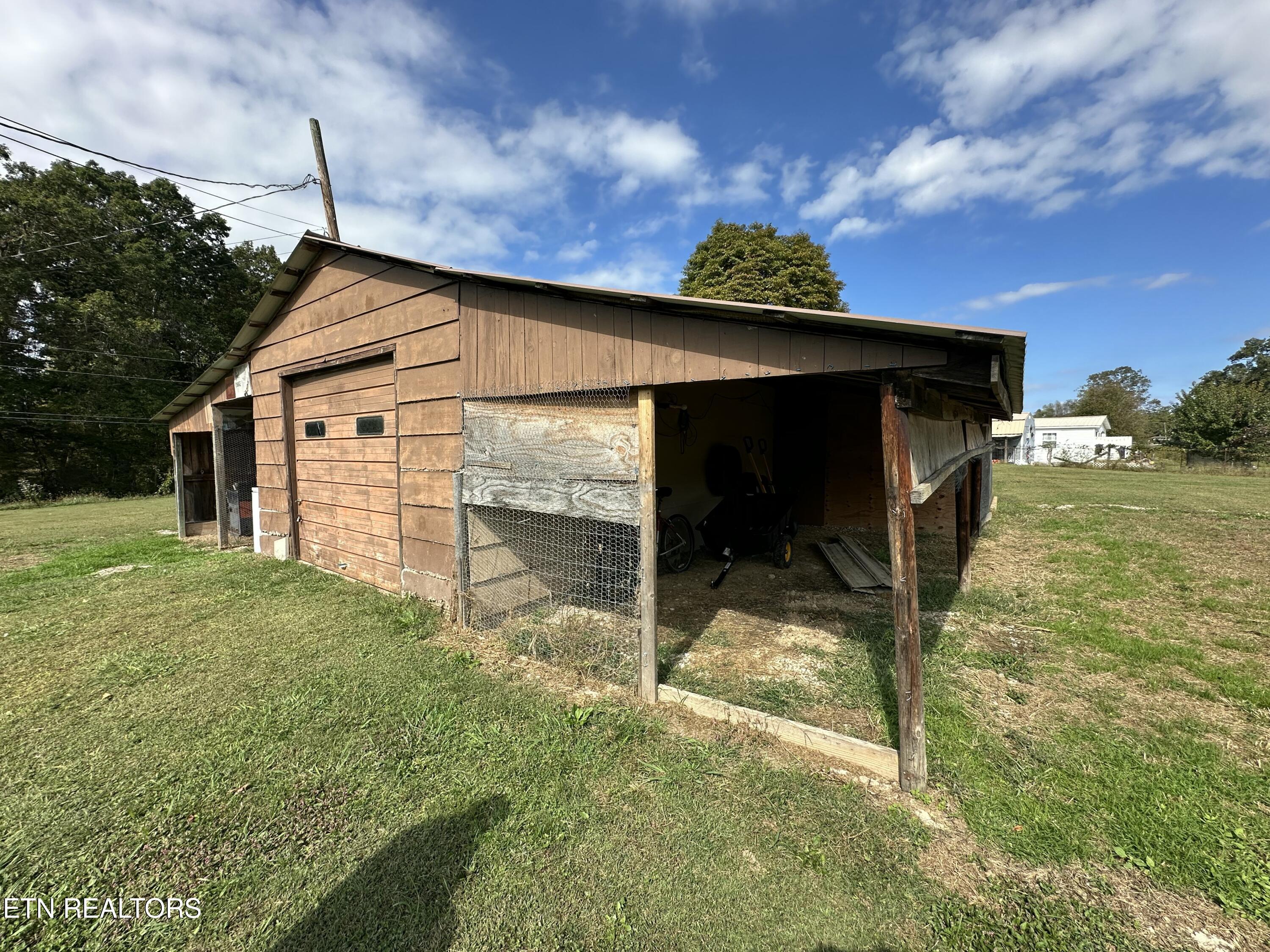 2854 Airport Road Oakdale TN 37829