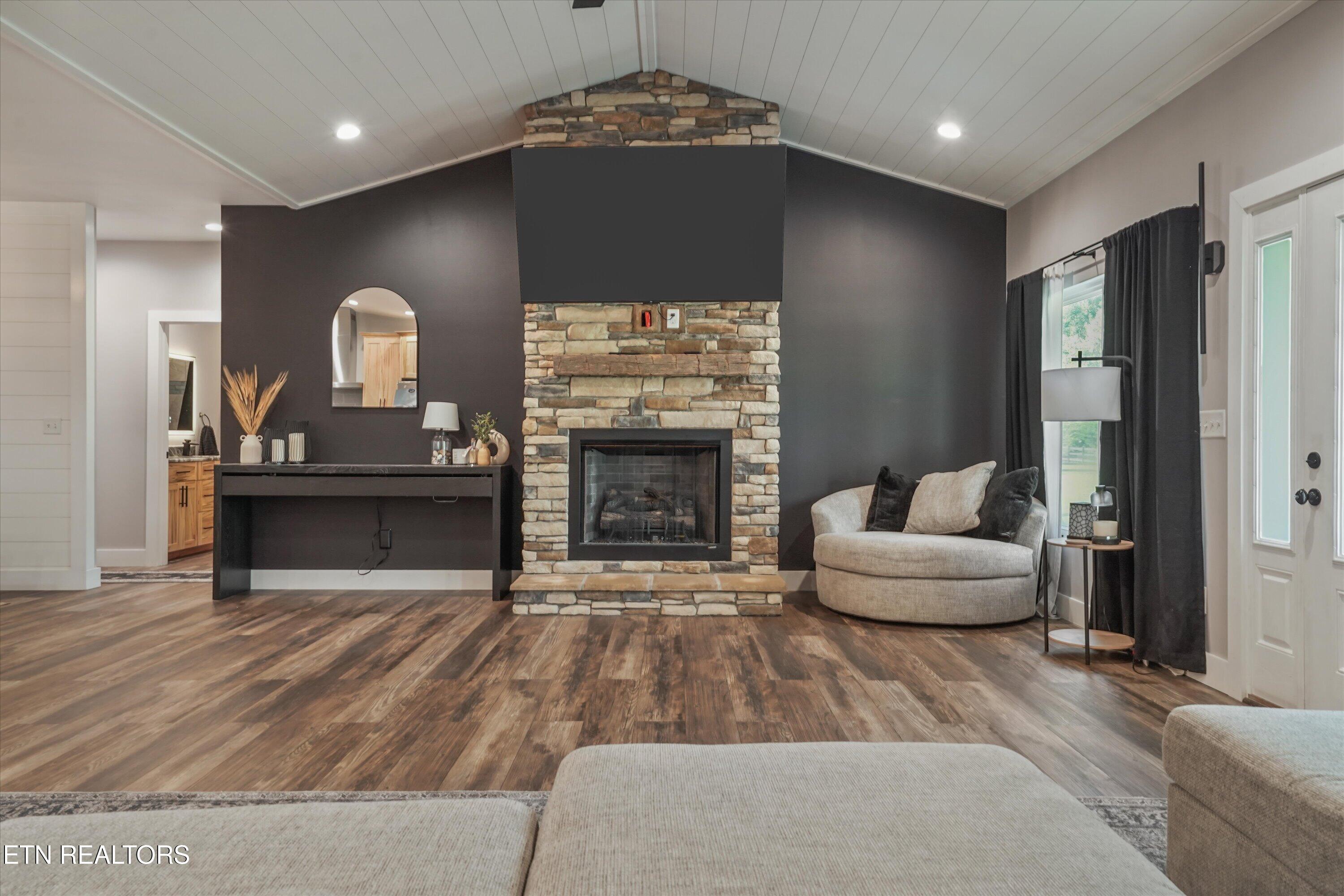 964 Deerwood Drive Dandridge TN 37725