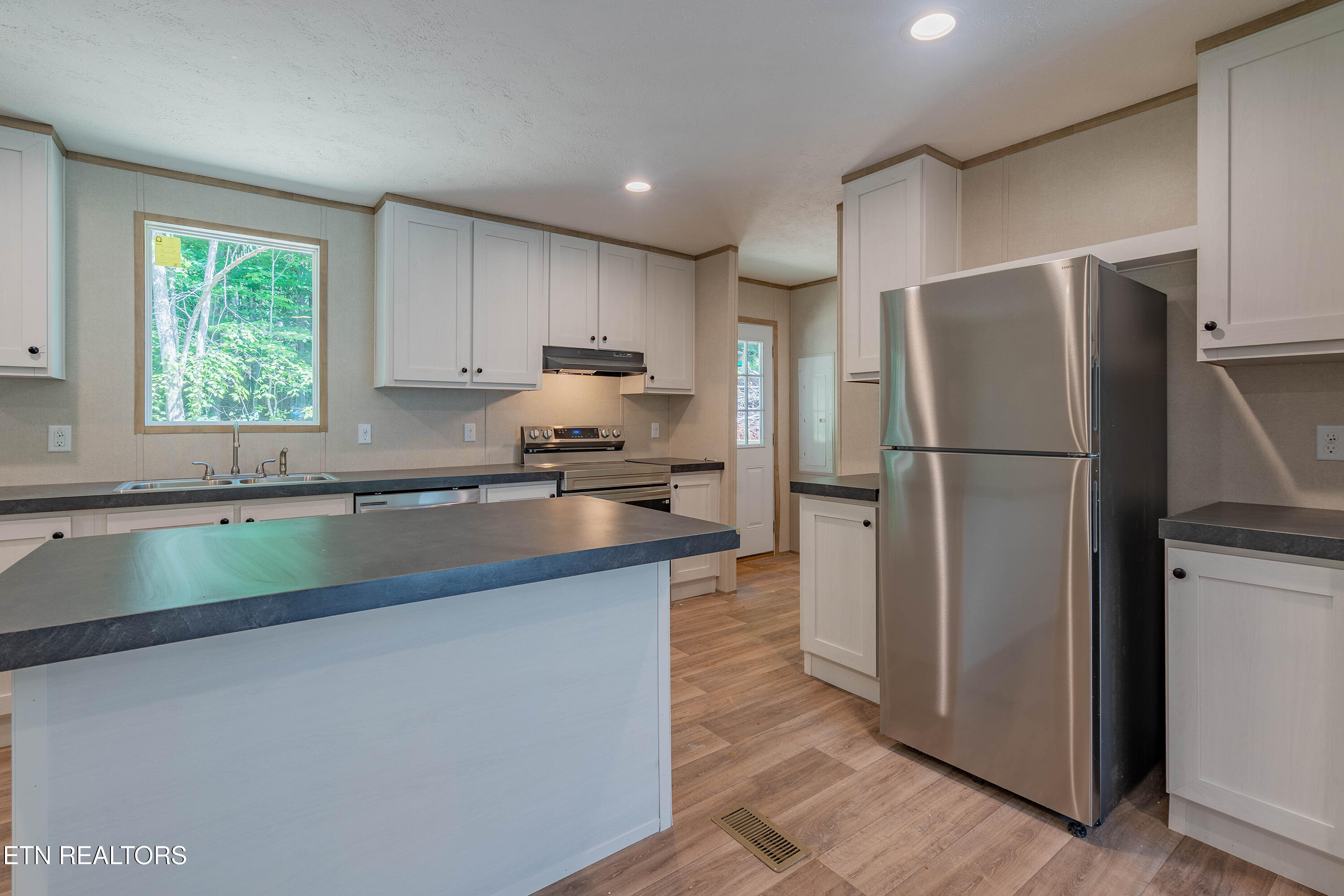 358 Valley Drive Loudon TN 37774