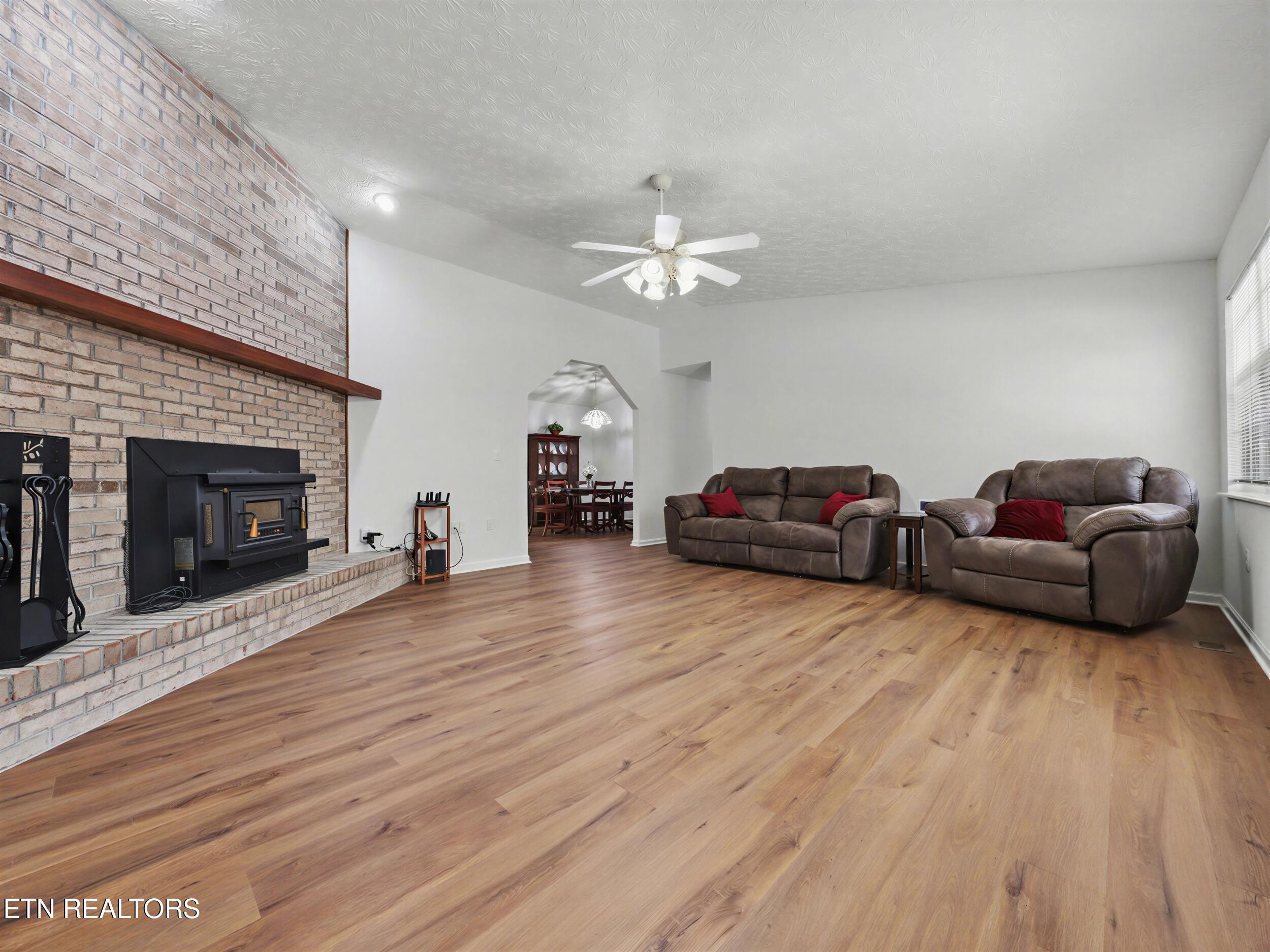 786 Pine Mountain Road Pigeon Forge TN 37863