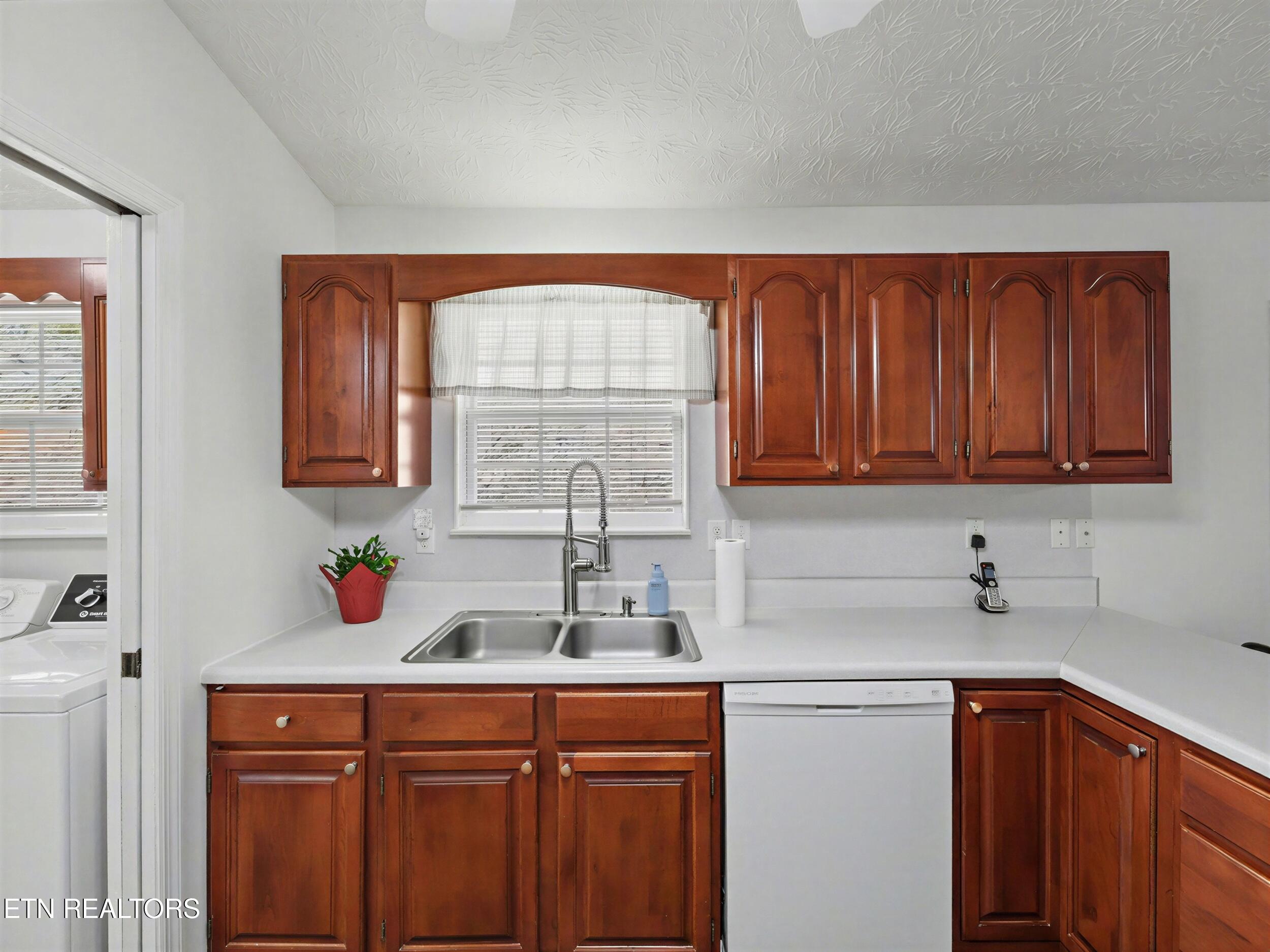 786 Pine Mountain Road Pigeon Forge TN 37863