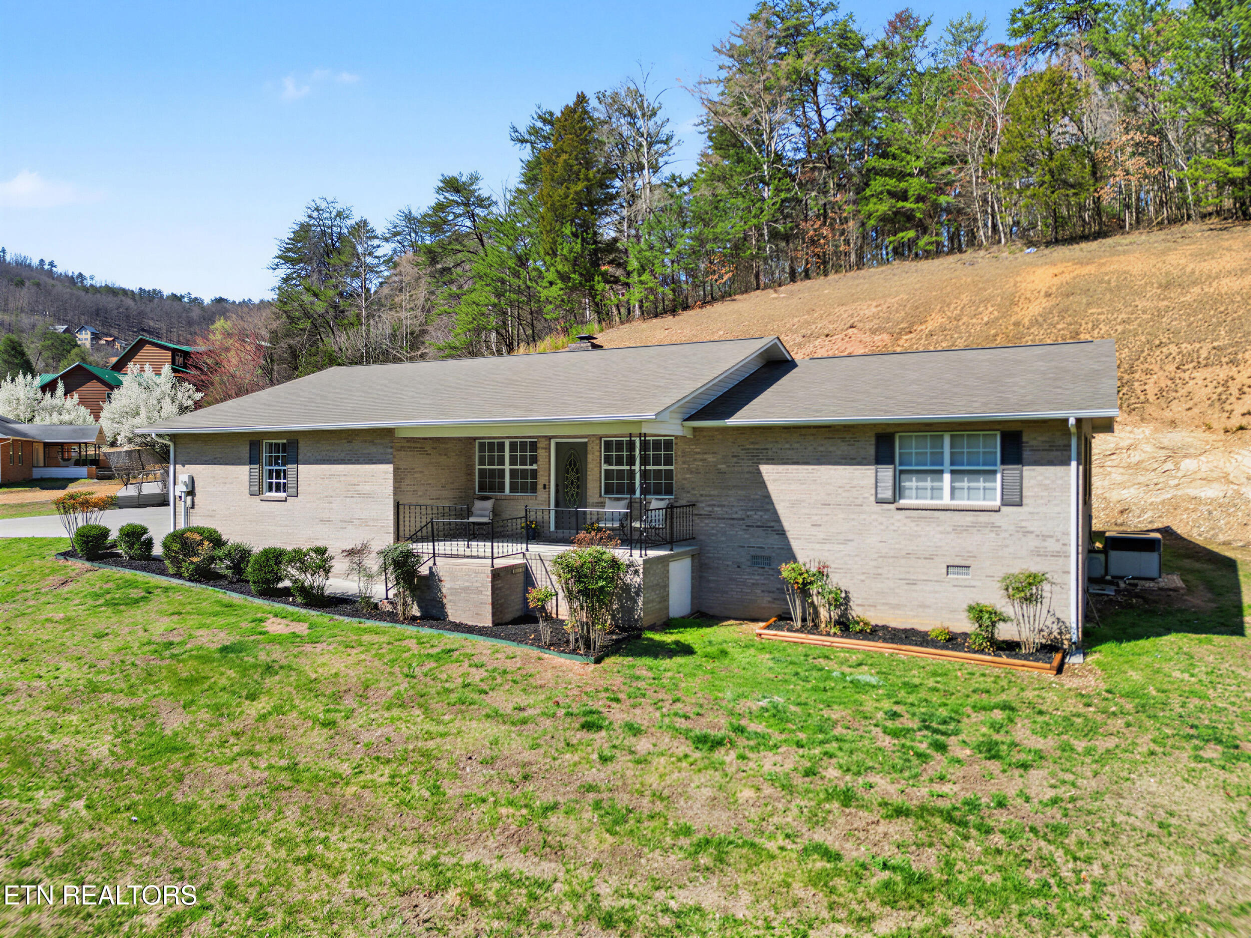 786 Pine Mountain Road Pigeon Forge TN 37863