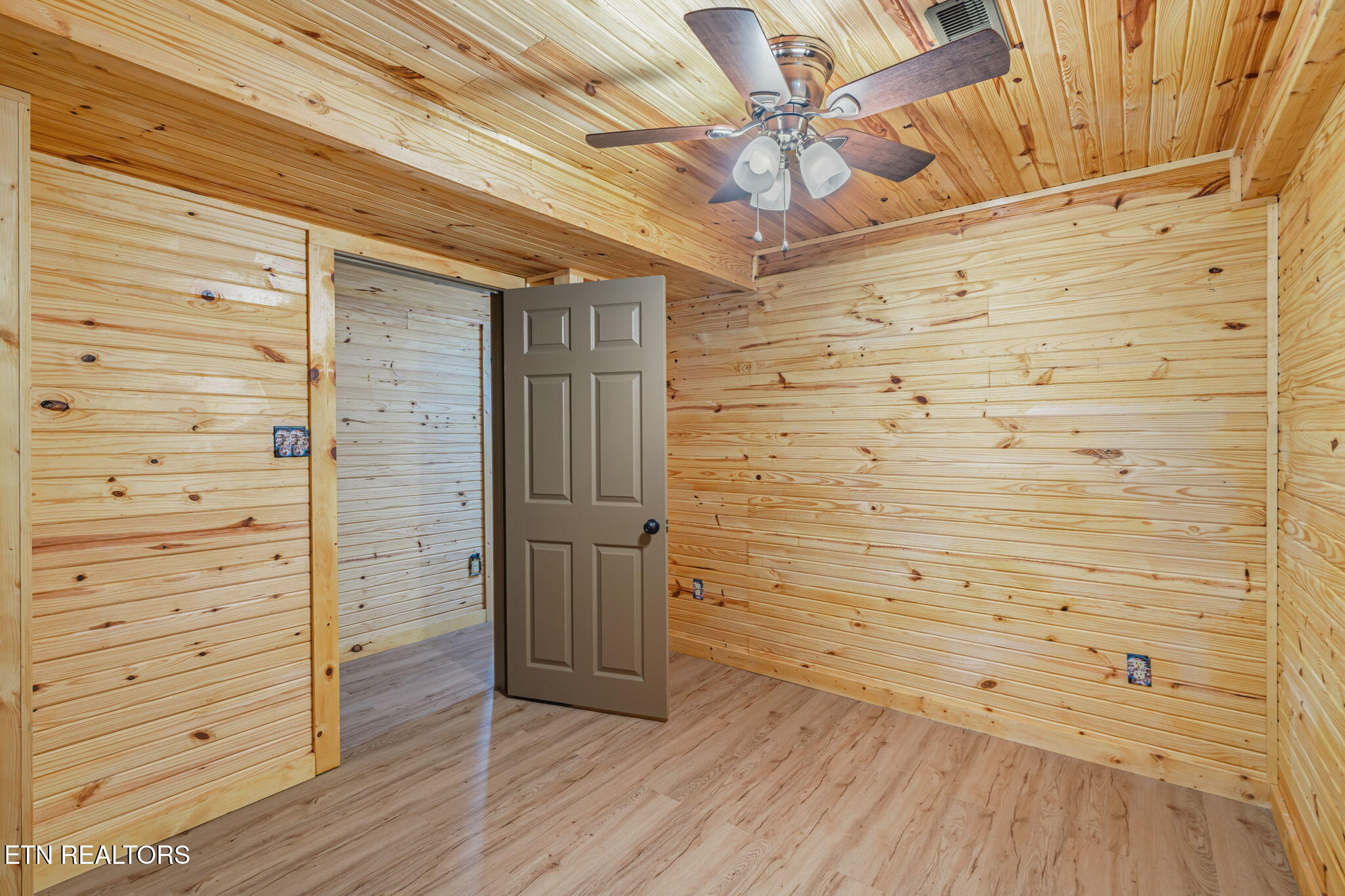 1732 Ed Huff Circle Sevierville TN 37876