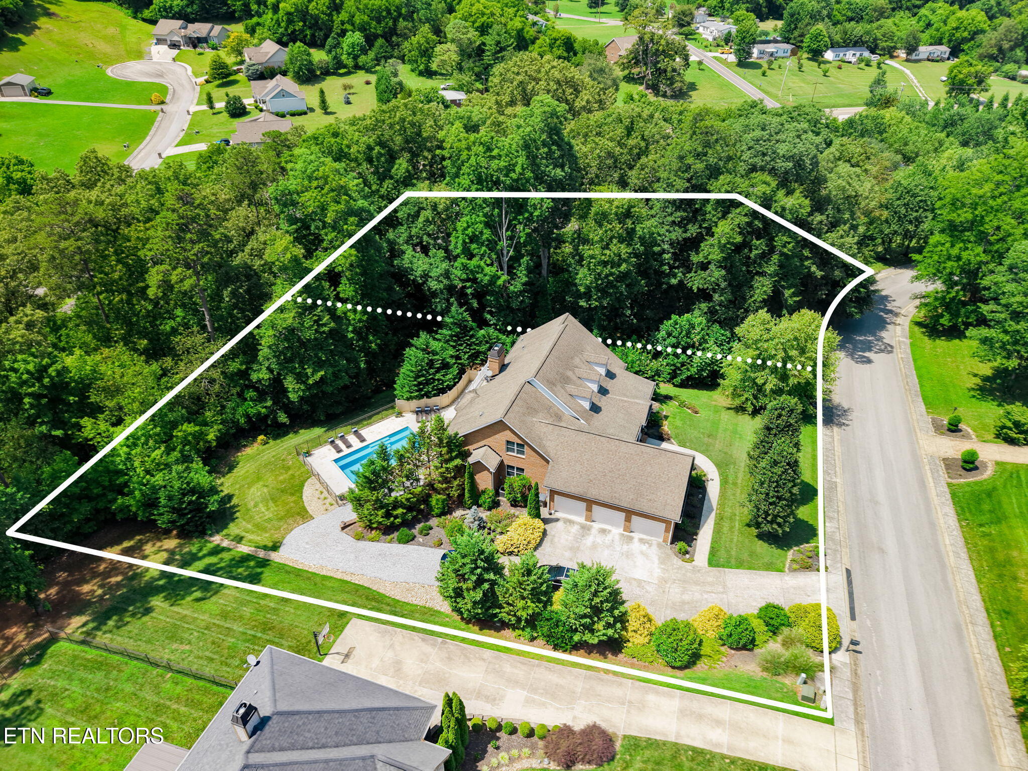 2201 Majestic Circle Dandridge TN 37725