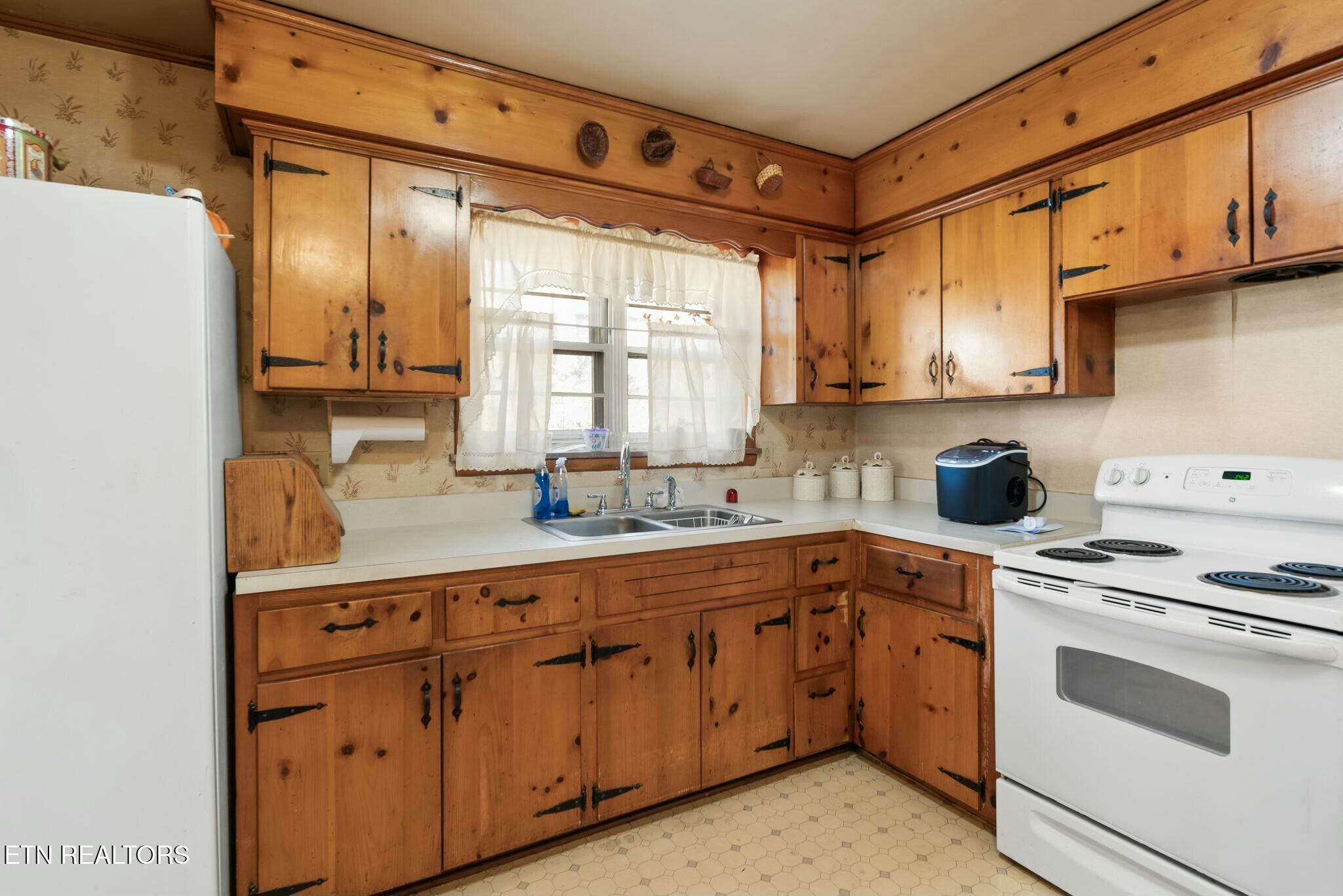 2629 Rahn Avenue Maryville TN 37804