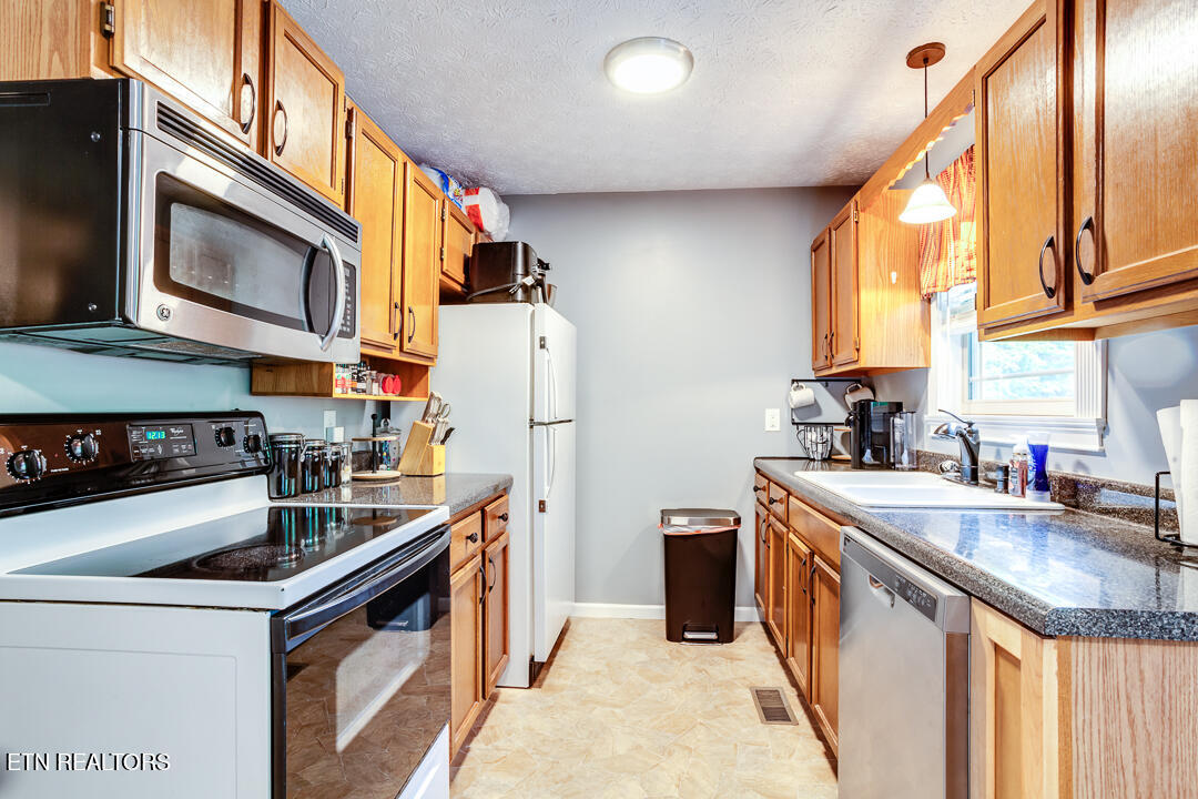 4642 Moon Lane Strawberry Plains TN 37871