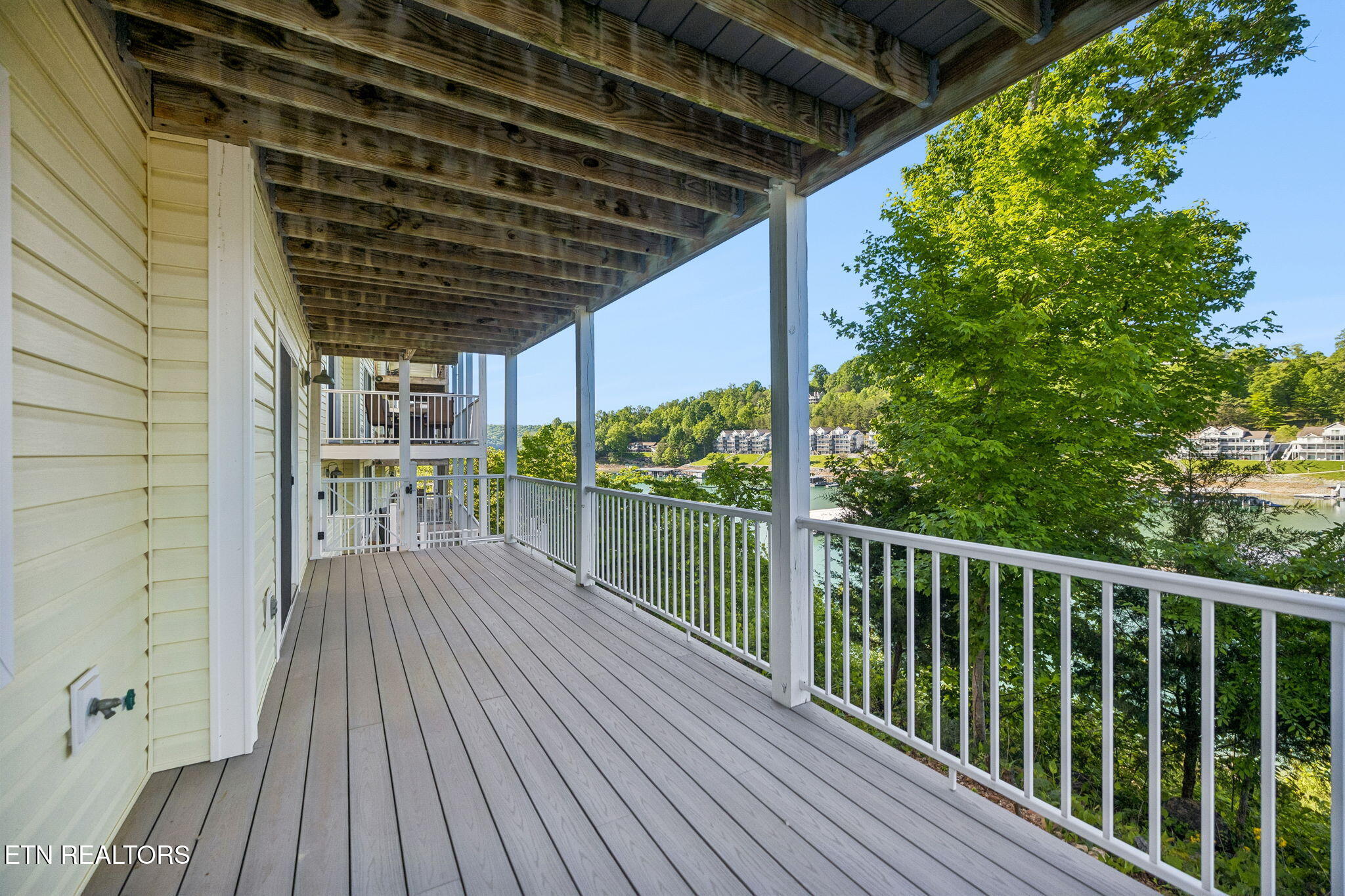 185 W Deer Village Lane Lafollette TN 37766