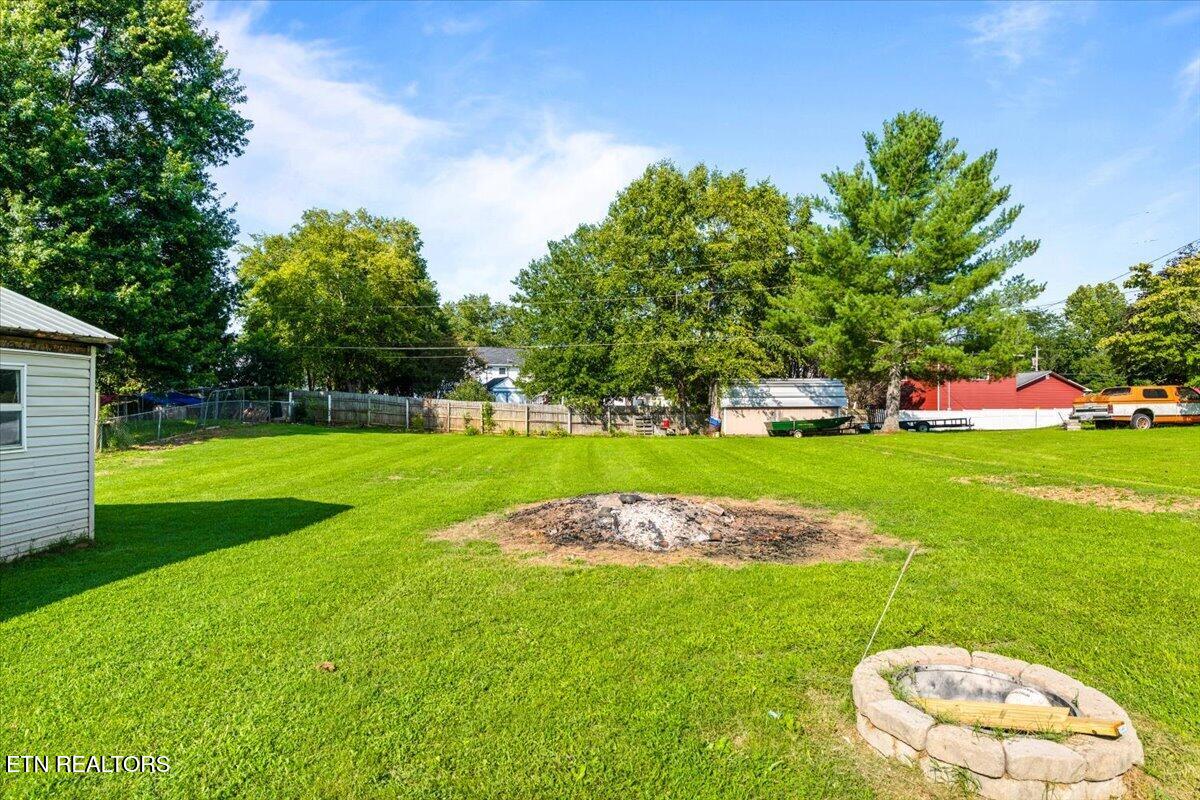 356 Elkins Road Jacksboro TN 37757
