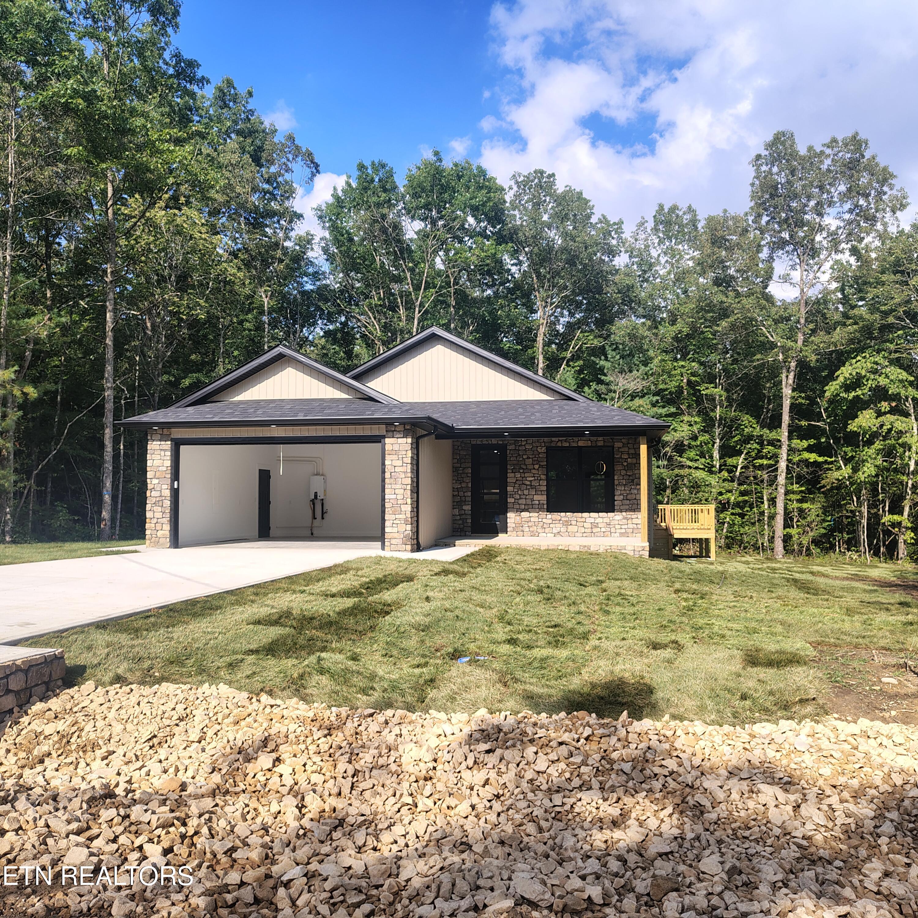 131 Rowewood Lane Crossville TN 38558