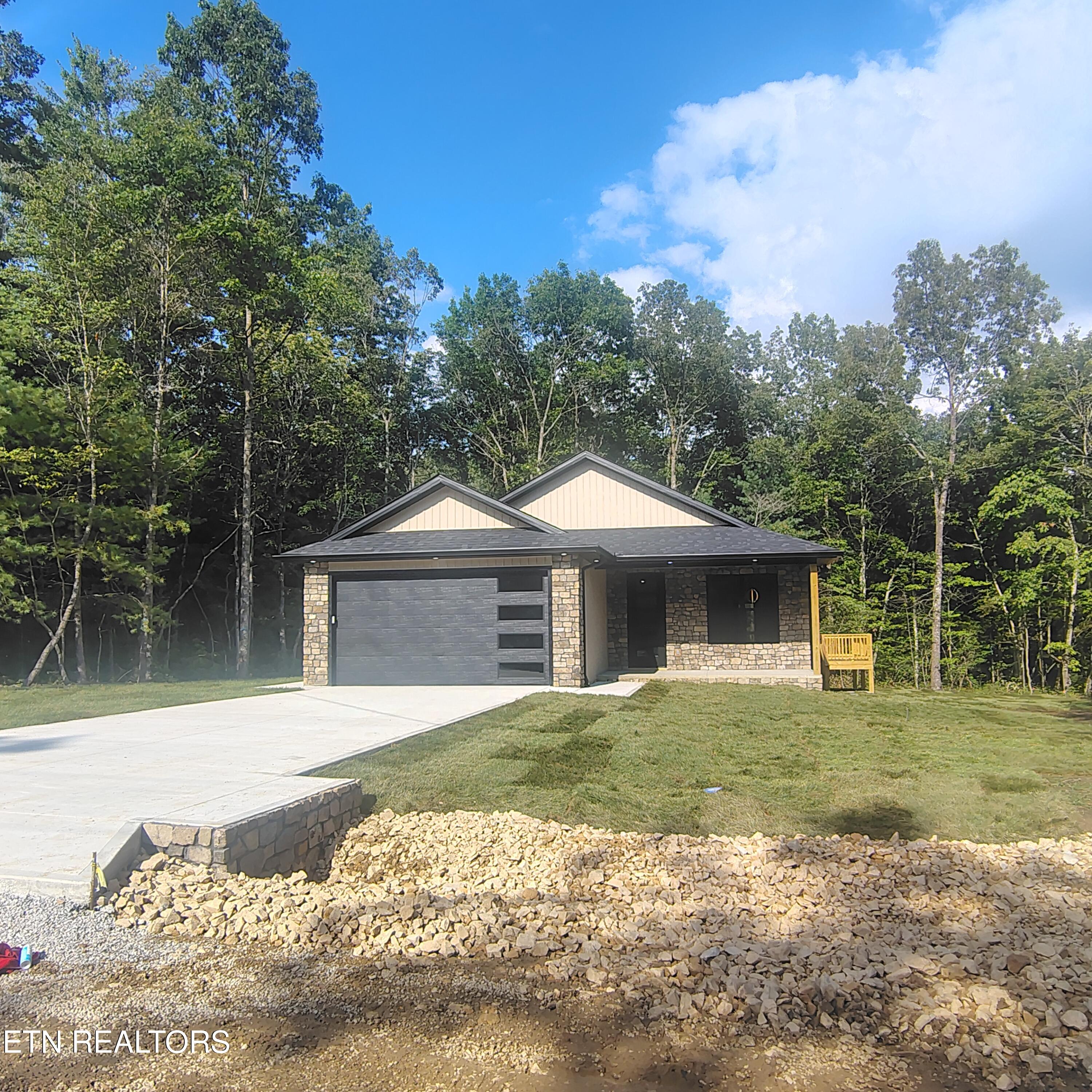 131 Rowewood Lane Crossville TN 38558