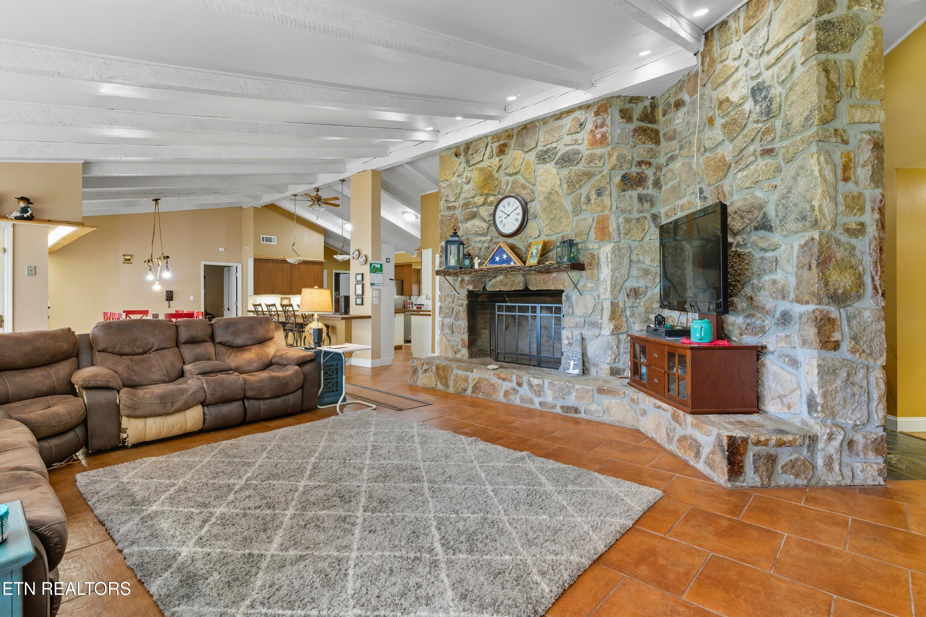605 S Lake Drive Oneida TN 37841