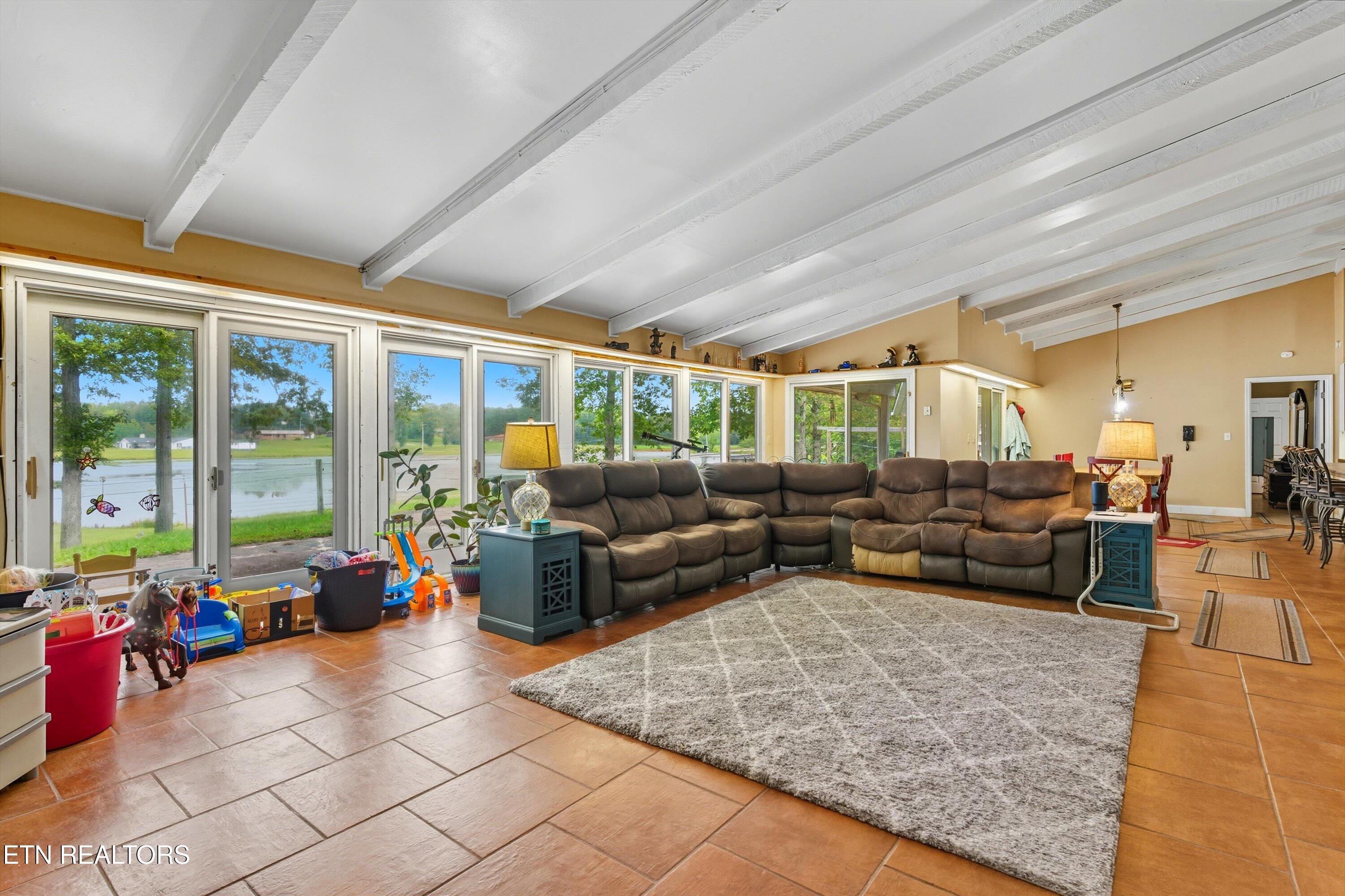 605 S Lake Drive Oneida TN 37841