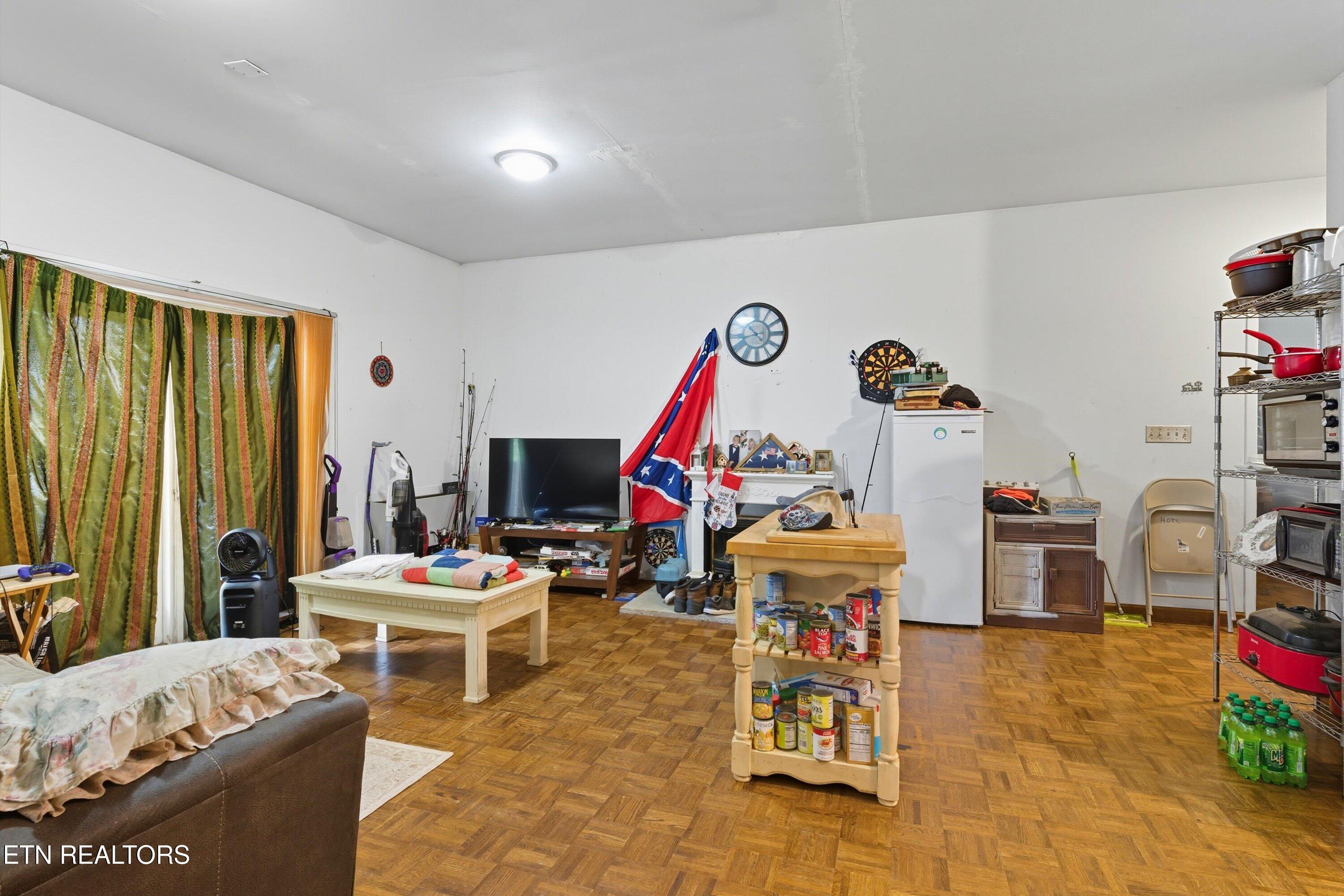 605 S Lake Drive Oneida TN 37841
