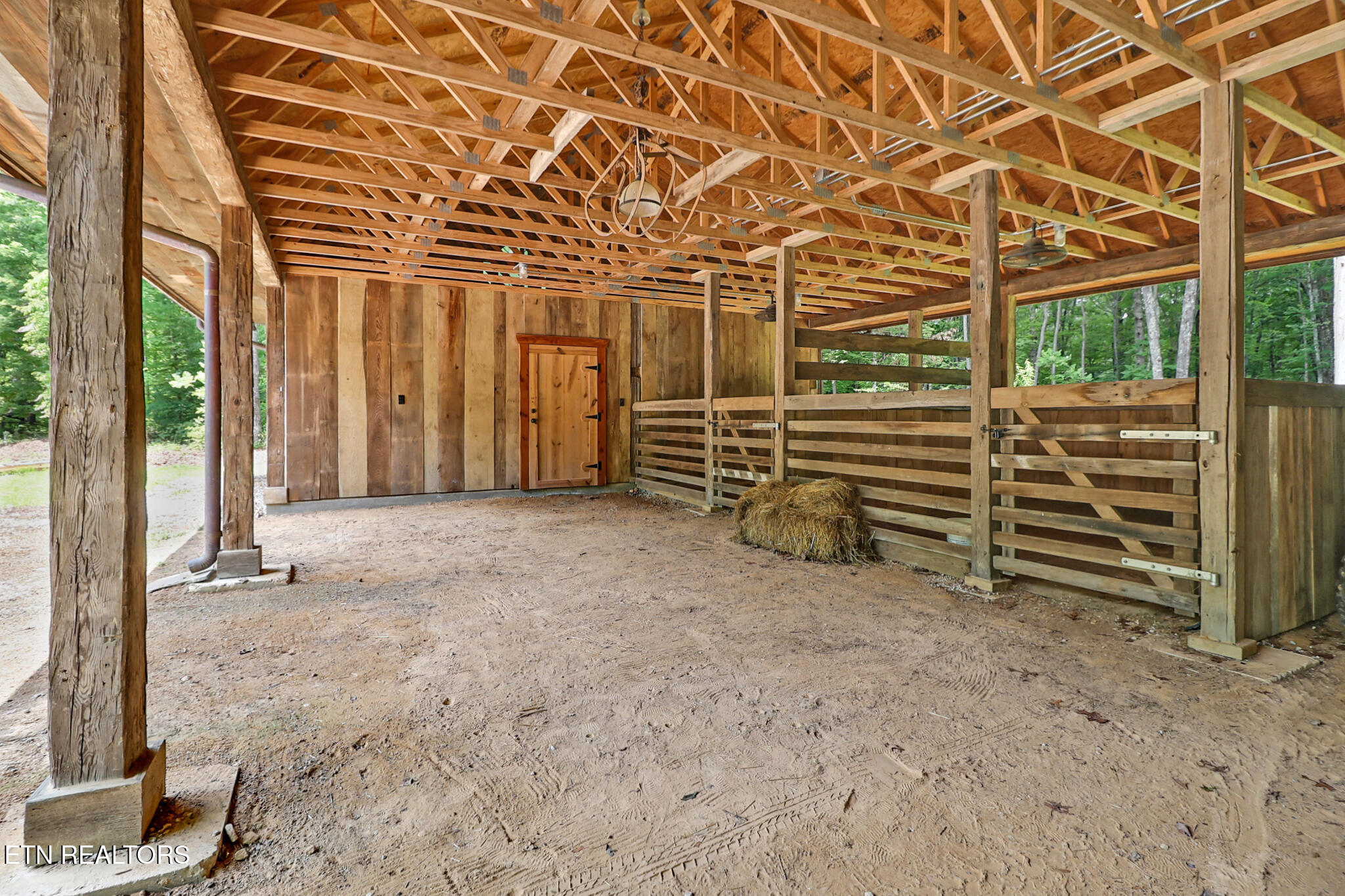 560 Ridgetop Jamestown TN 38556