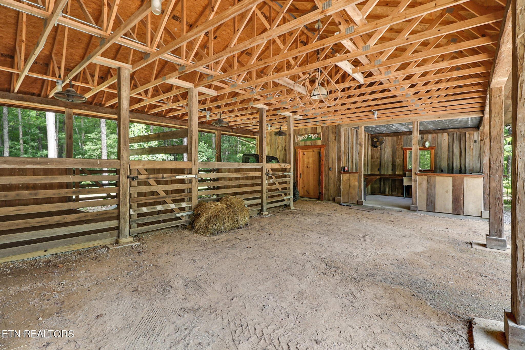 560 Ridgetop Jamestown TN 38556