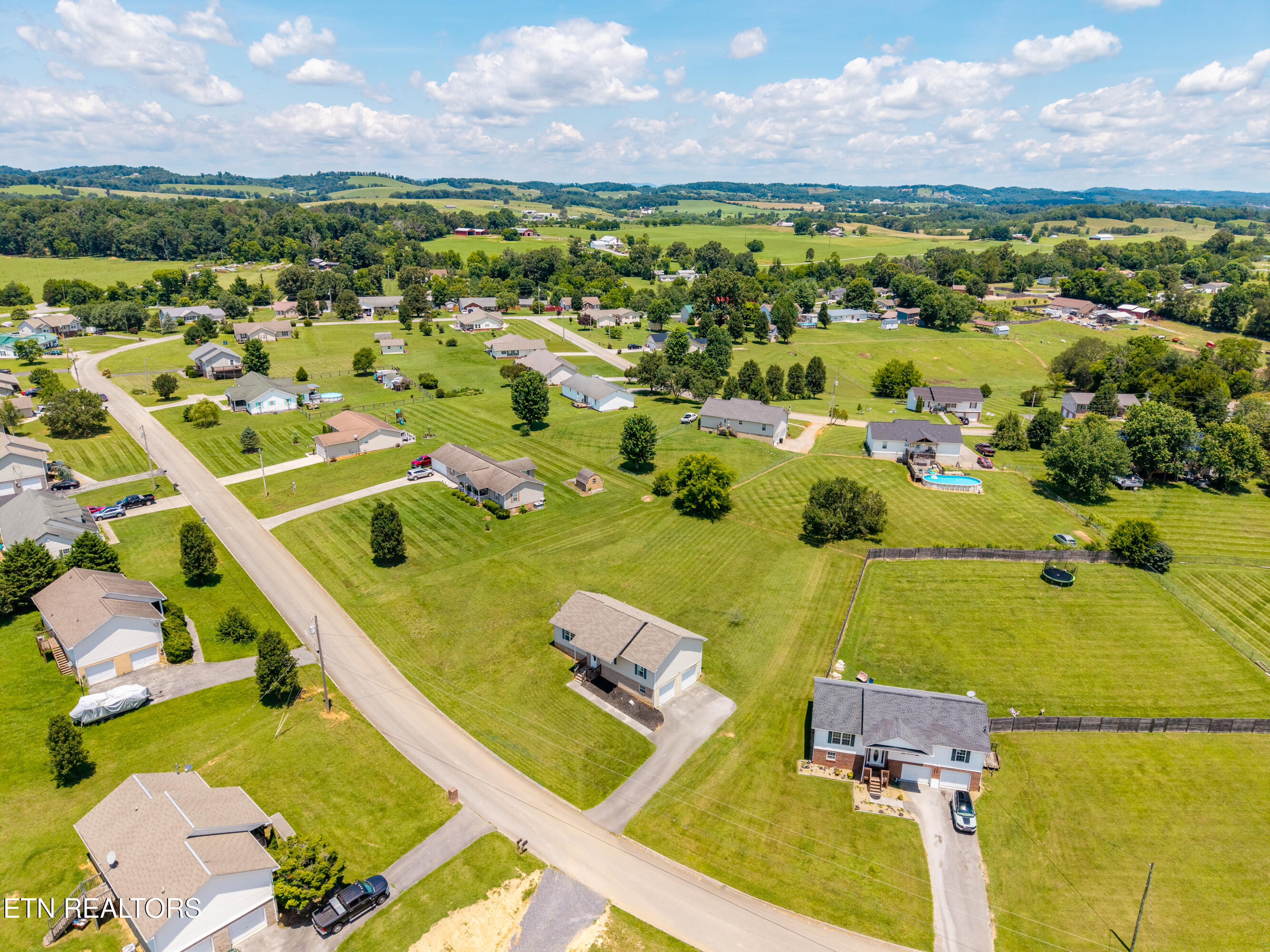 157 Ridgefield Drive Dandridge TN 37725
