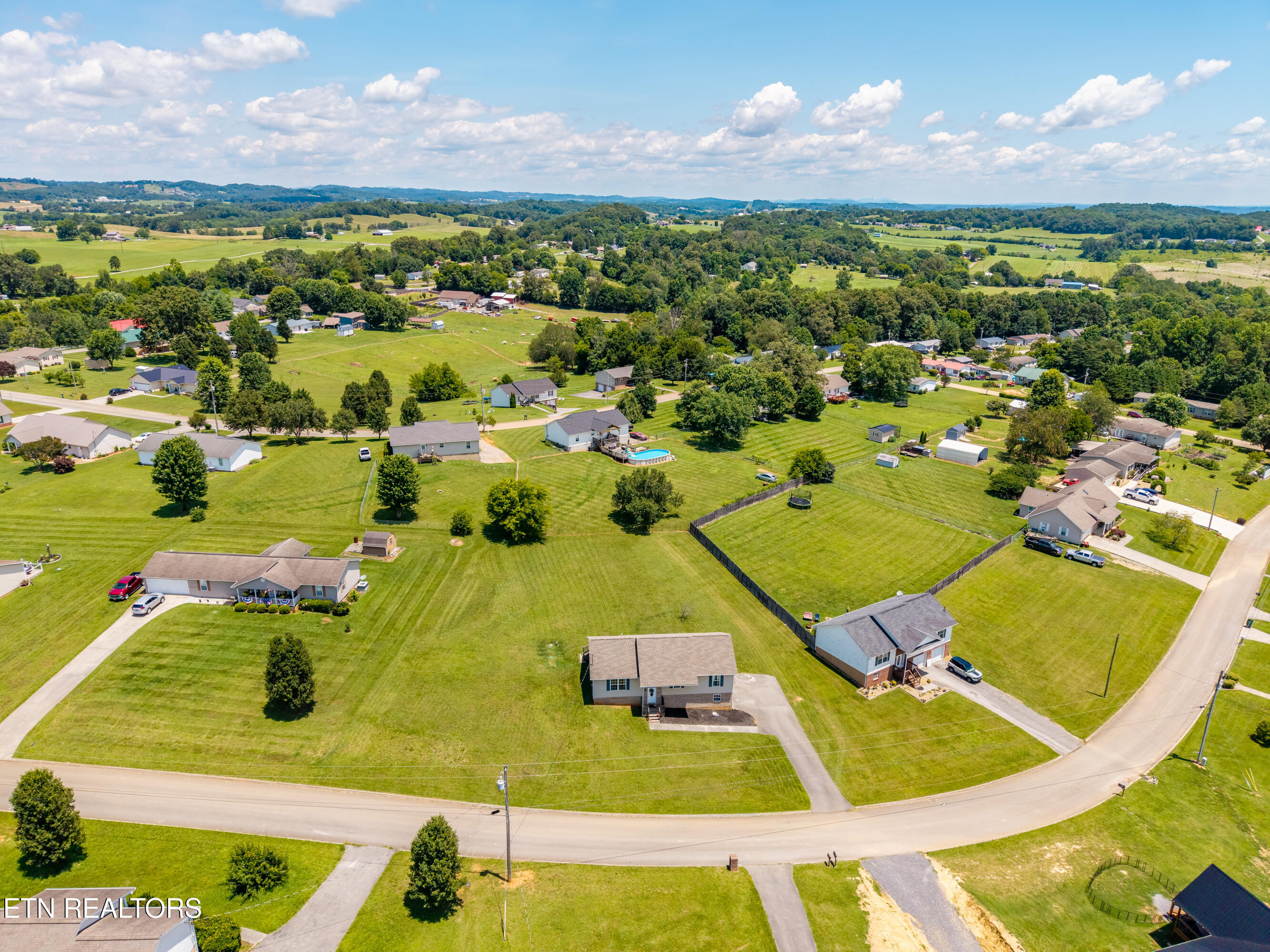 157 Ridgefield Drive Dandridge TN 37725