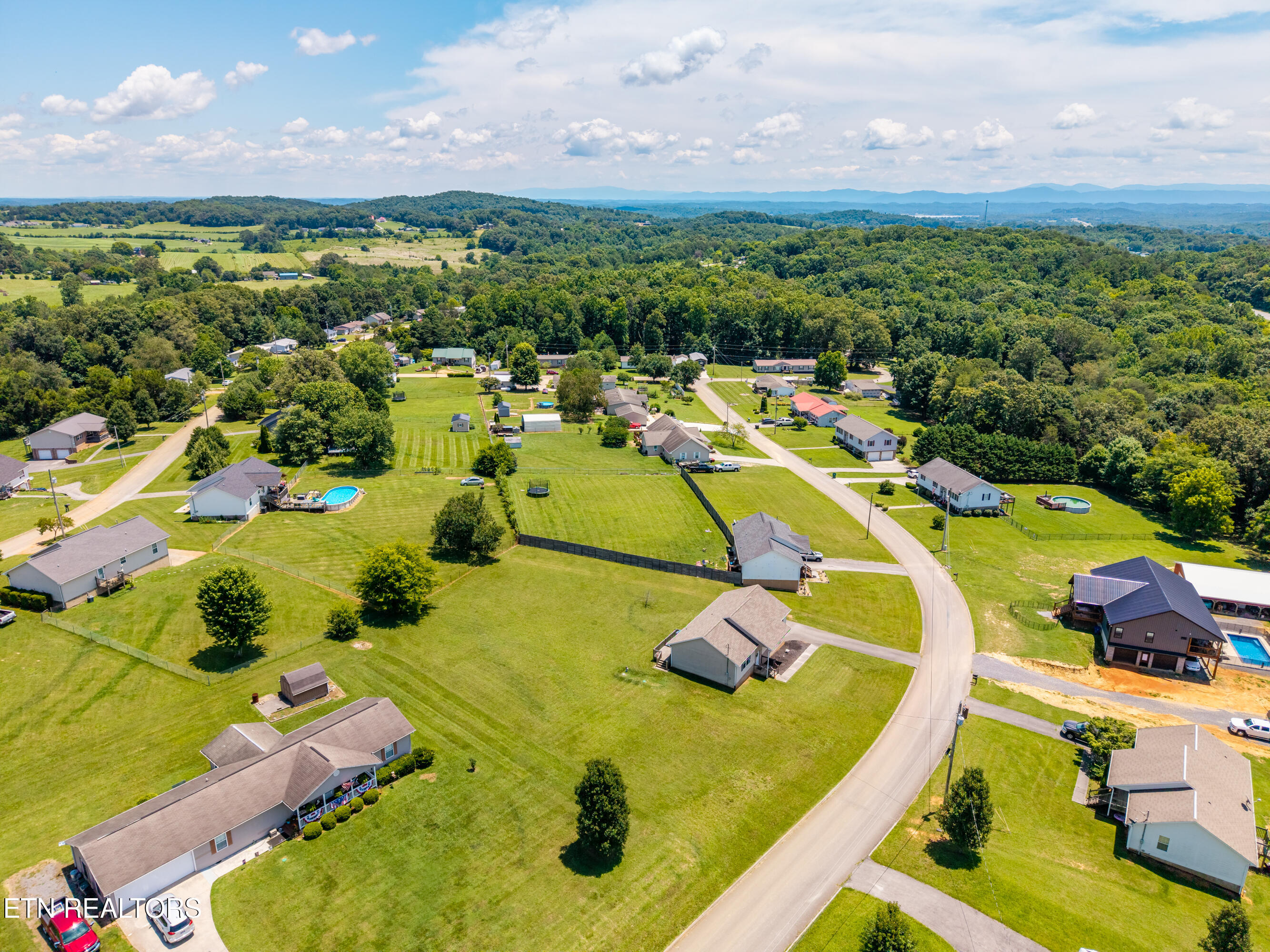 157 Ridgefield Drive Dandridge TN 37725