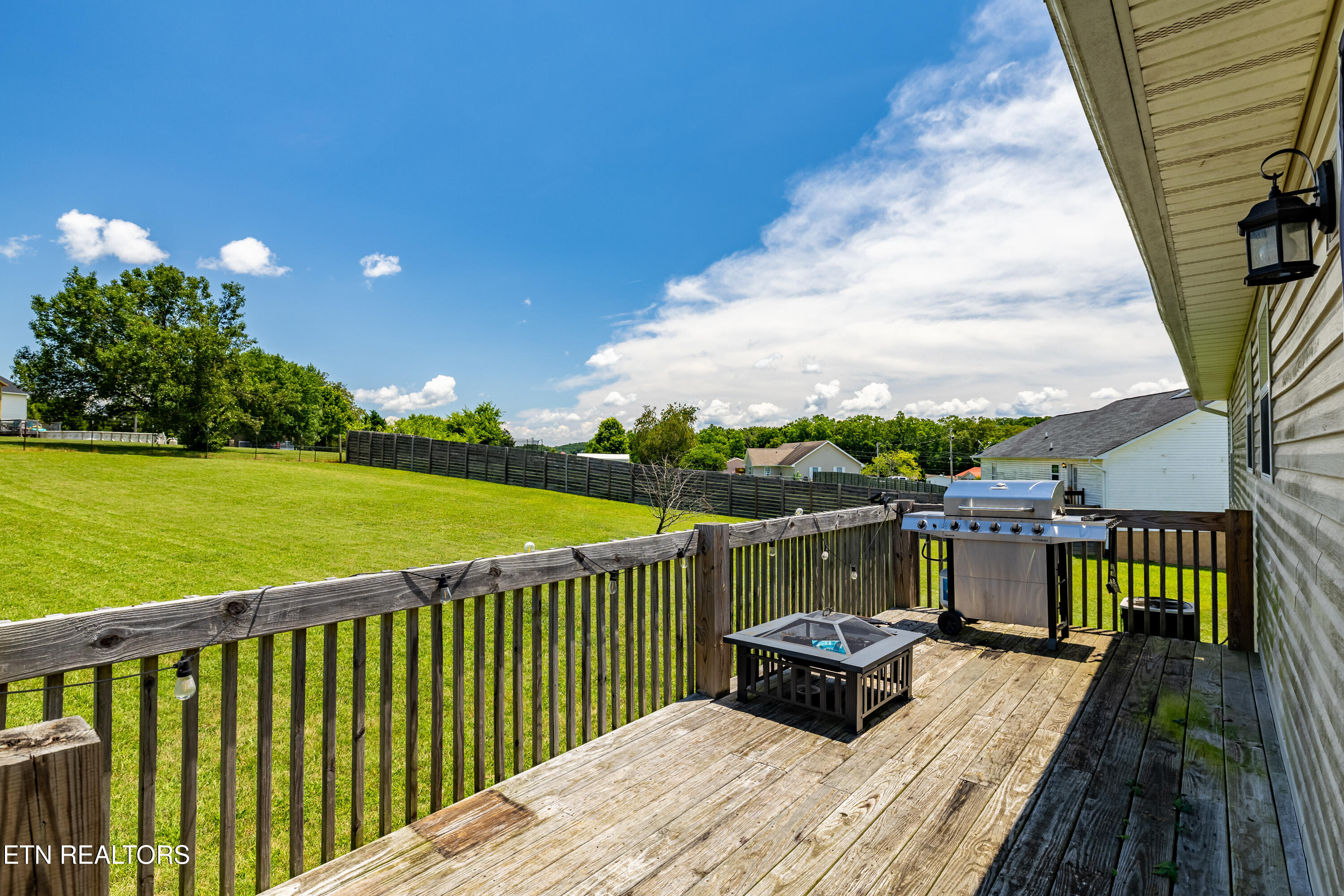 157 Ridgefield Drive Dandridge TN 37725