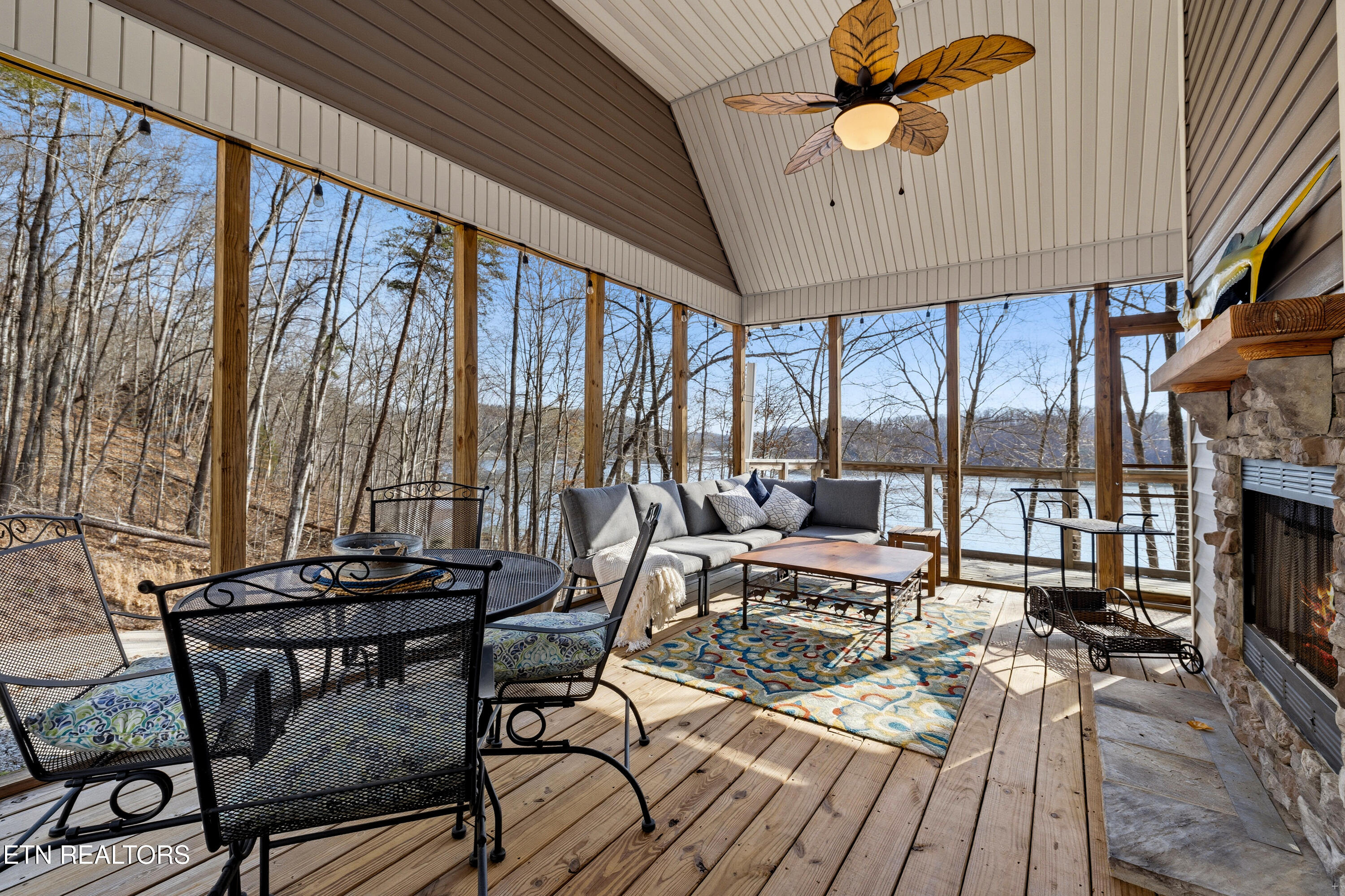 1317 Lakeview Drive Sharps Chapel TN 37866