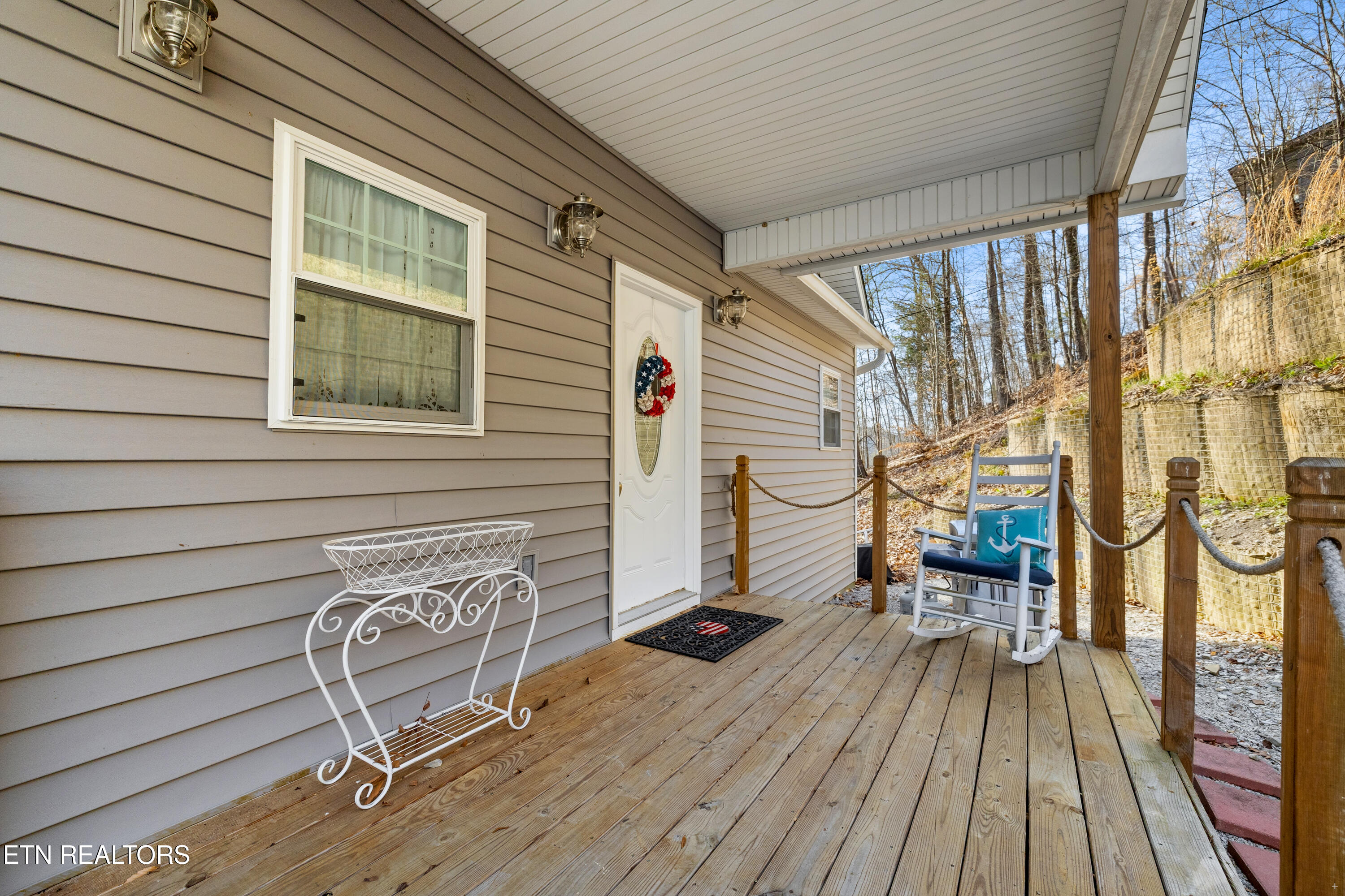 1317 Lakeview Drive Sharps Chapel TN 37866
