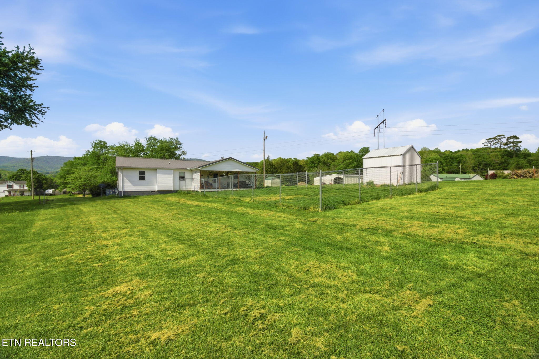 133 Crescent Lane Jacksboro TN 37757