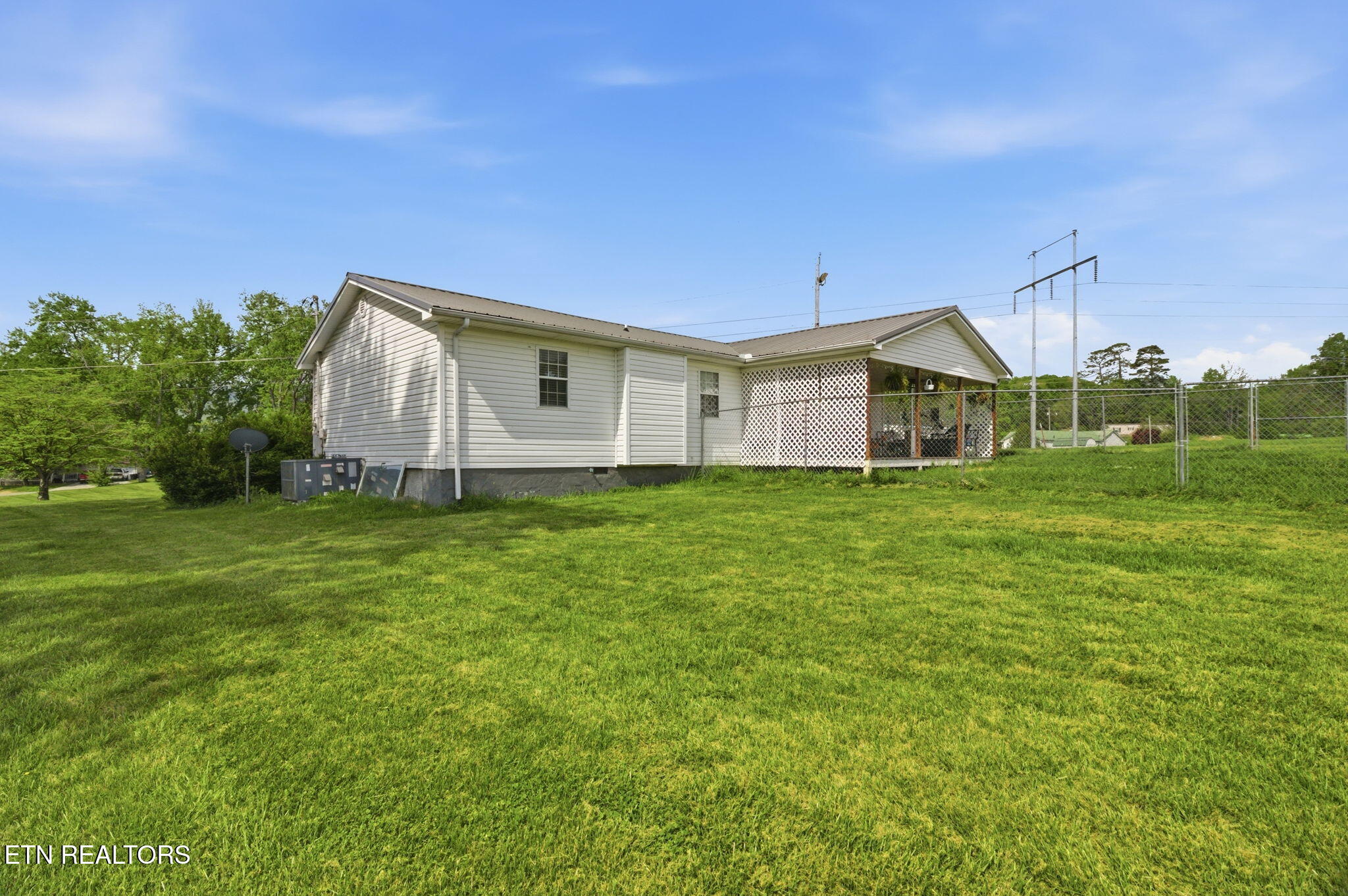 133 Crescent Lane Jacksboro TN 37757