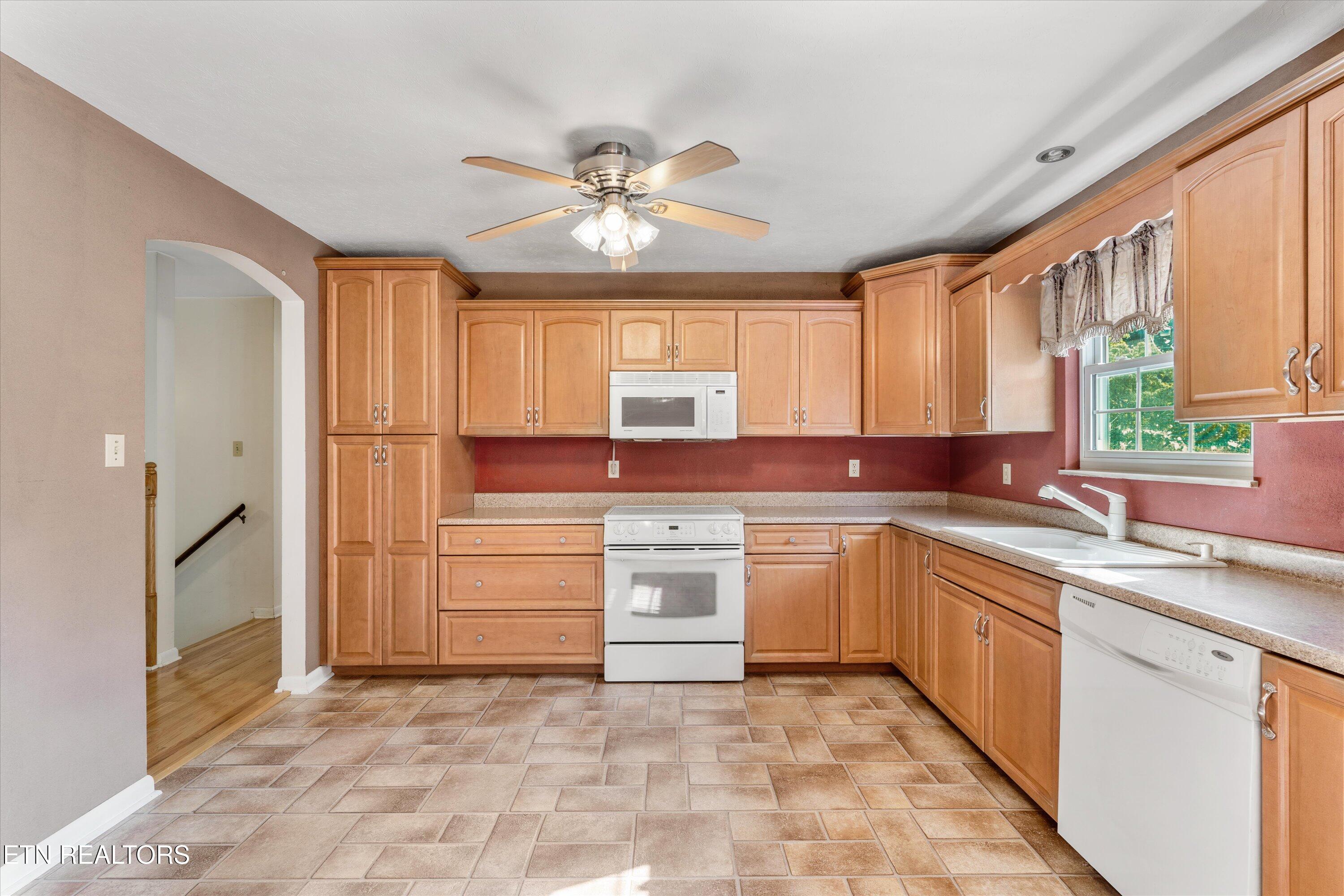 150 Day Lane Clinton TN 37716