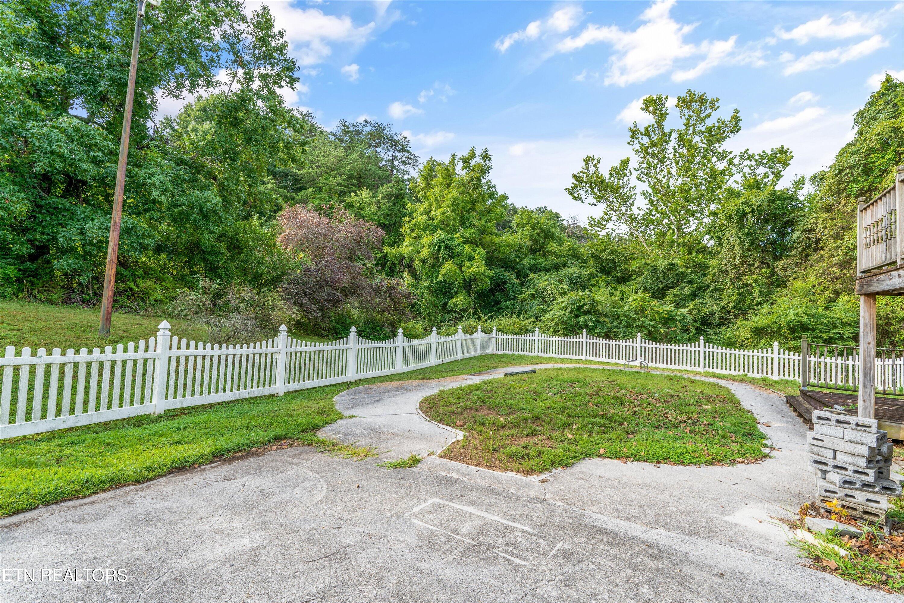 150 Day Lane Clinton TN 37716
