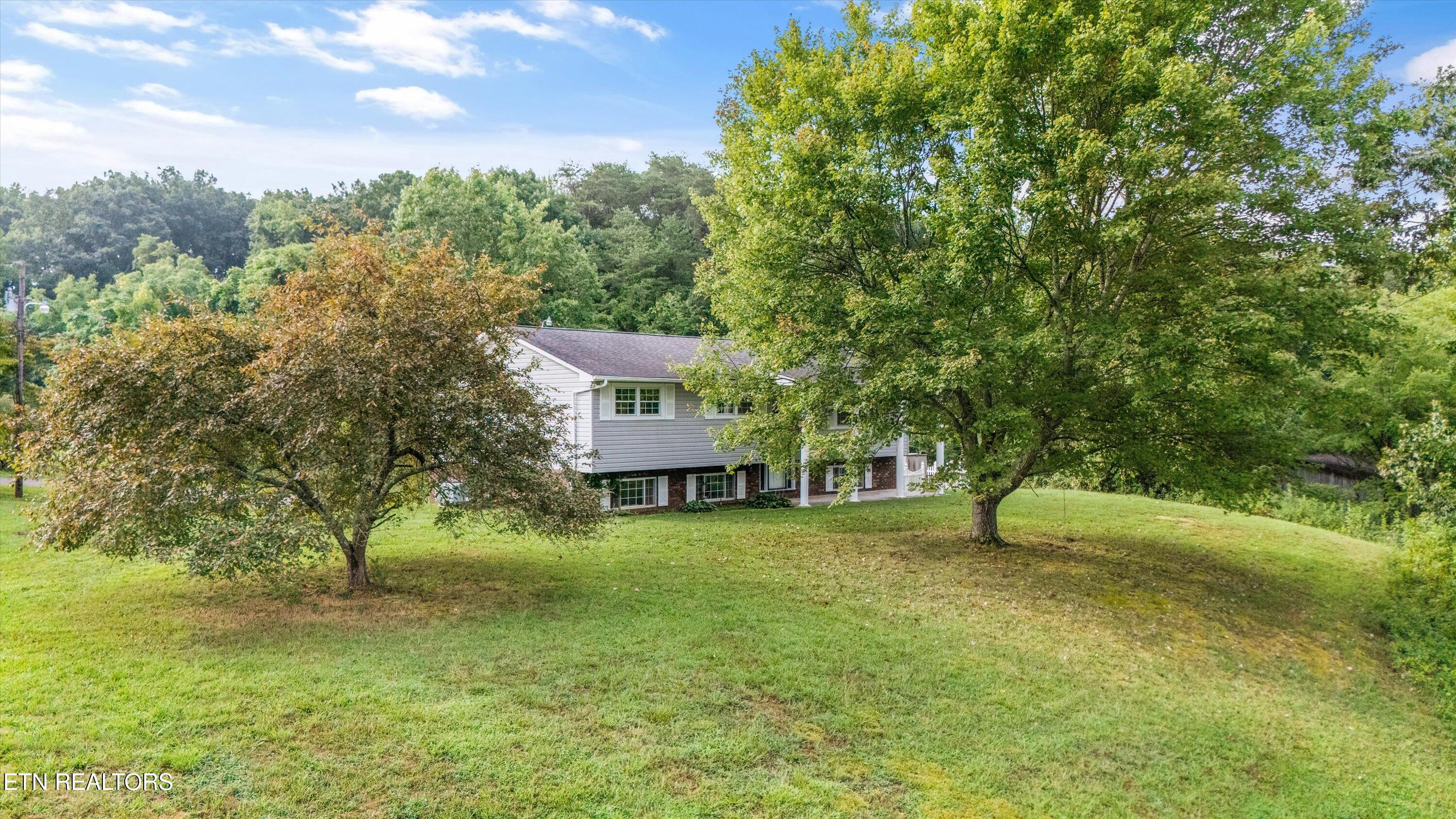 150 Day Lane Clinton TN 37716