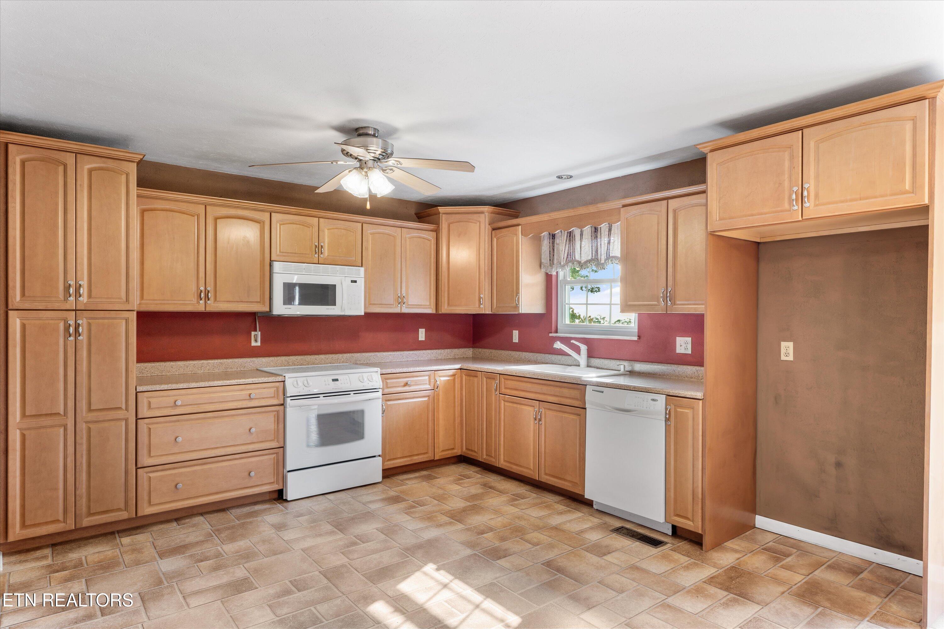 150 Day Lane Clinton TN 37716