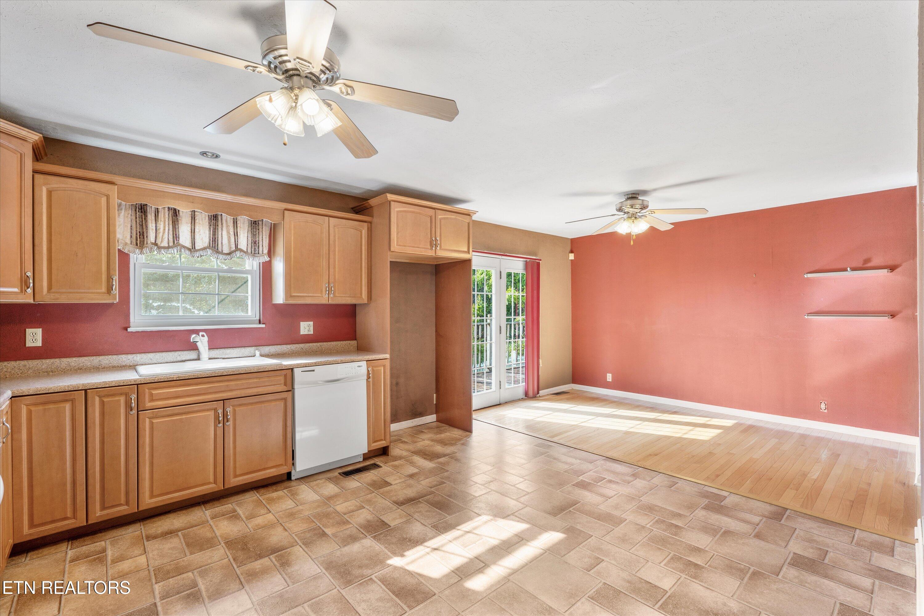 150 Day Lane Clinton TN 37716