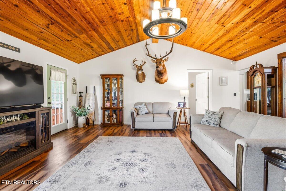 327 Gail Lane Jacksboro TN 37757