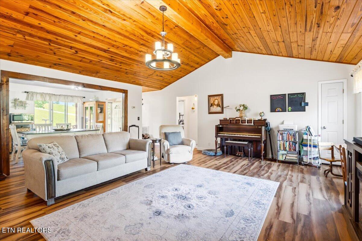327 Gail Lane Jacksboro TN 37757