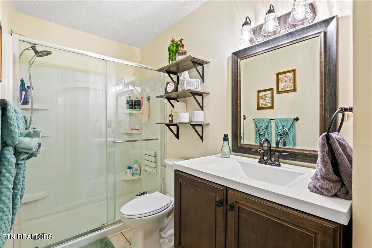 327 Gail Lane Jacksboro TN 37757