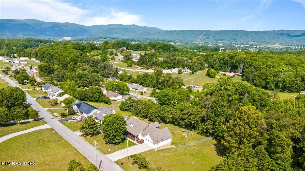 327 Gail Lane Jacksboro TN 37757