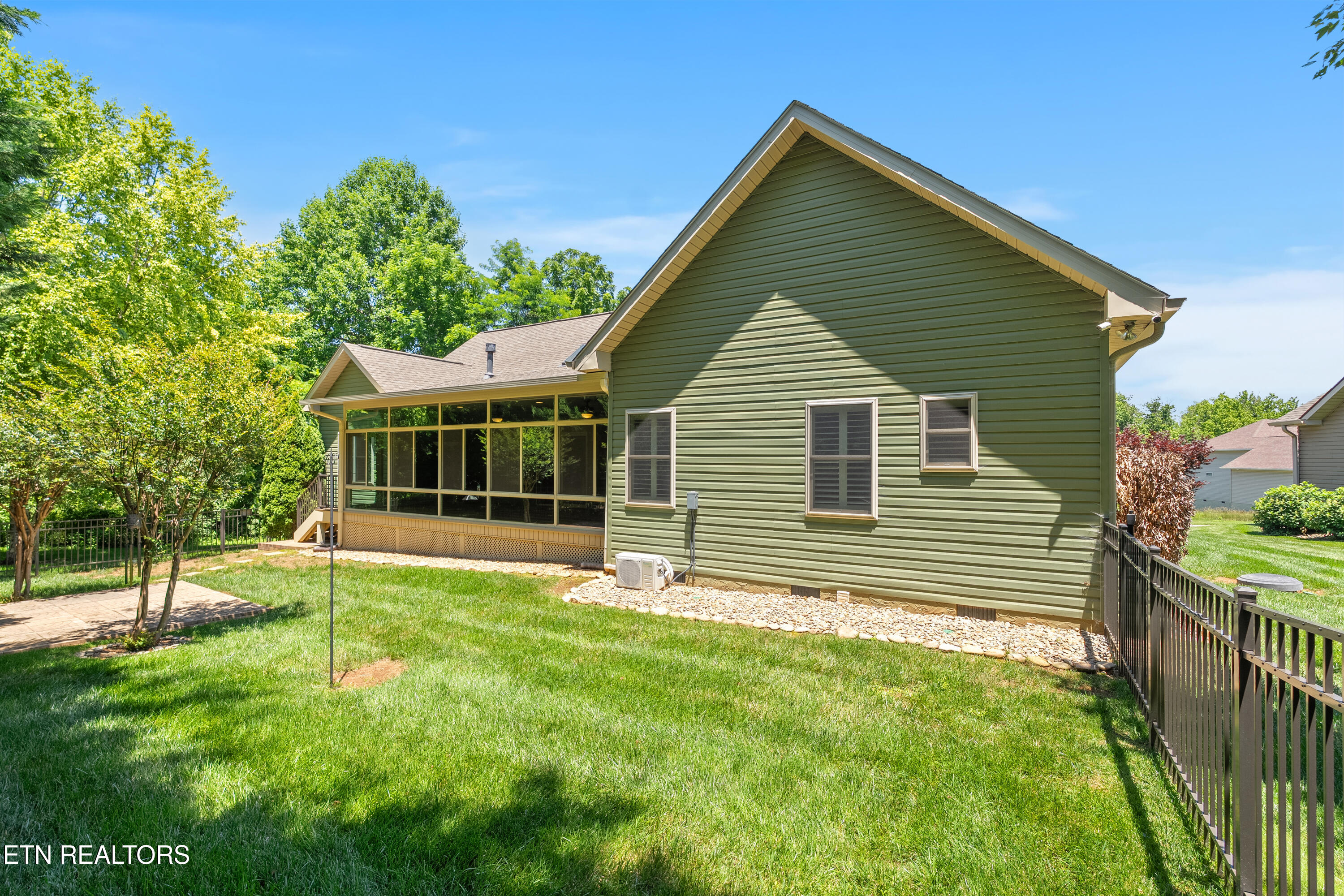 418 Cheeyo Place Loudon TN 37774