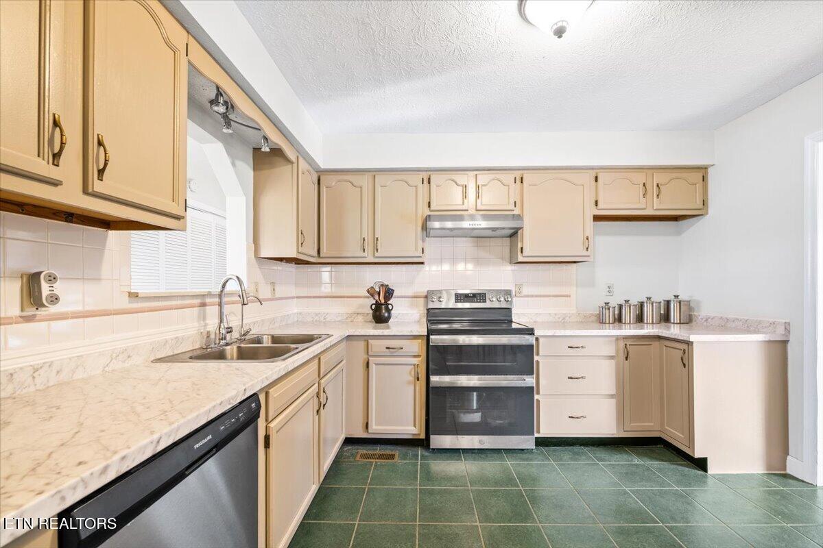 807 S 8th Street Lafollette TN 37766