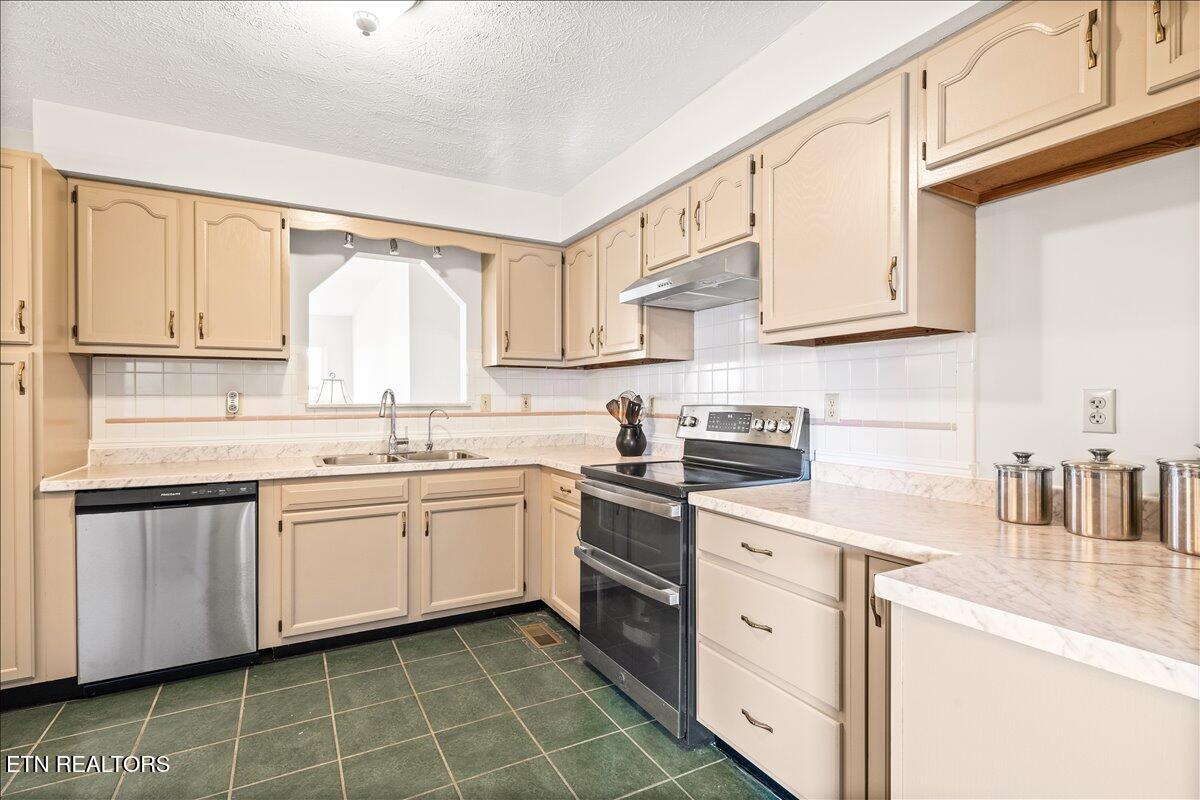 807 S 8th Street Lafollette TN 37766