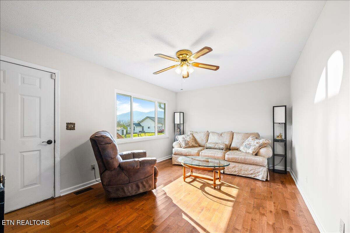 807 S 8th Street Lafollette TN 37766