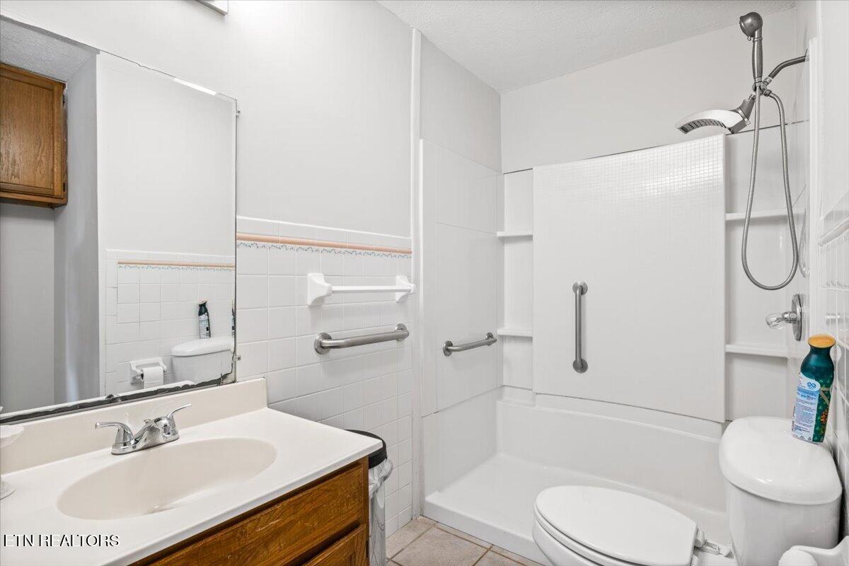 807 S 8th Street Lafollette TN 37766