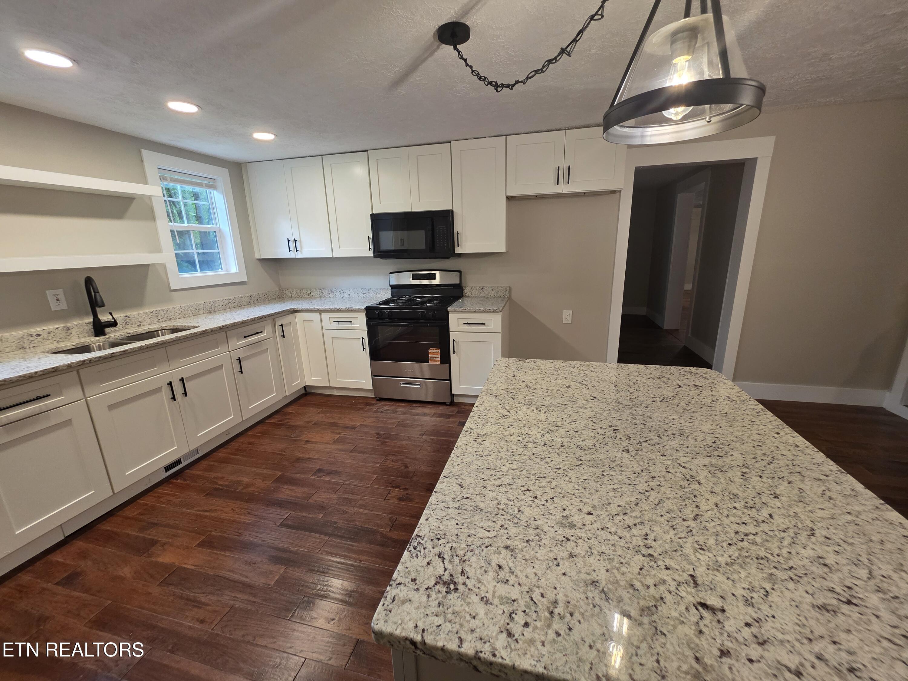 671 Hen Valley Road Oliver Springs TN 37840