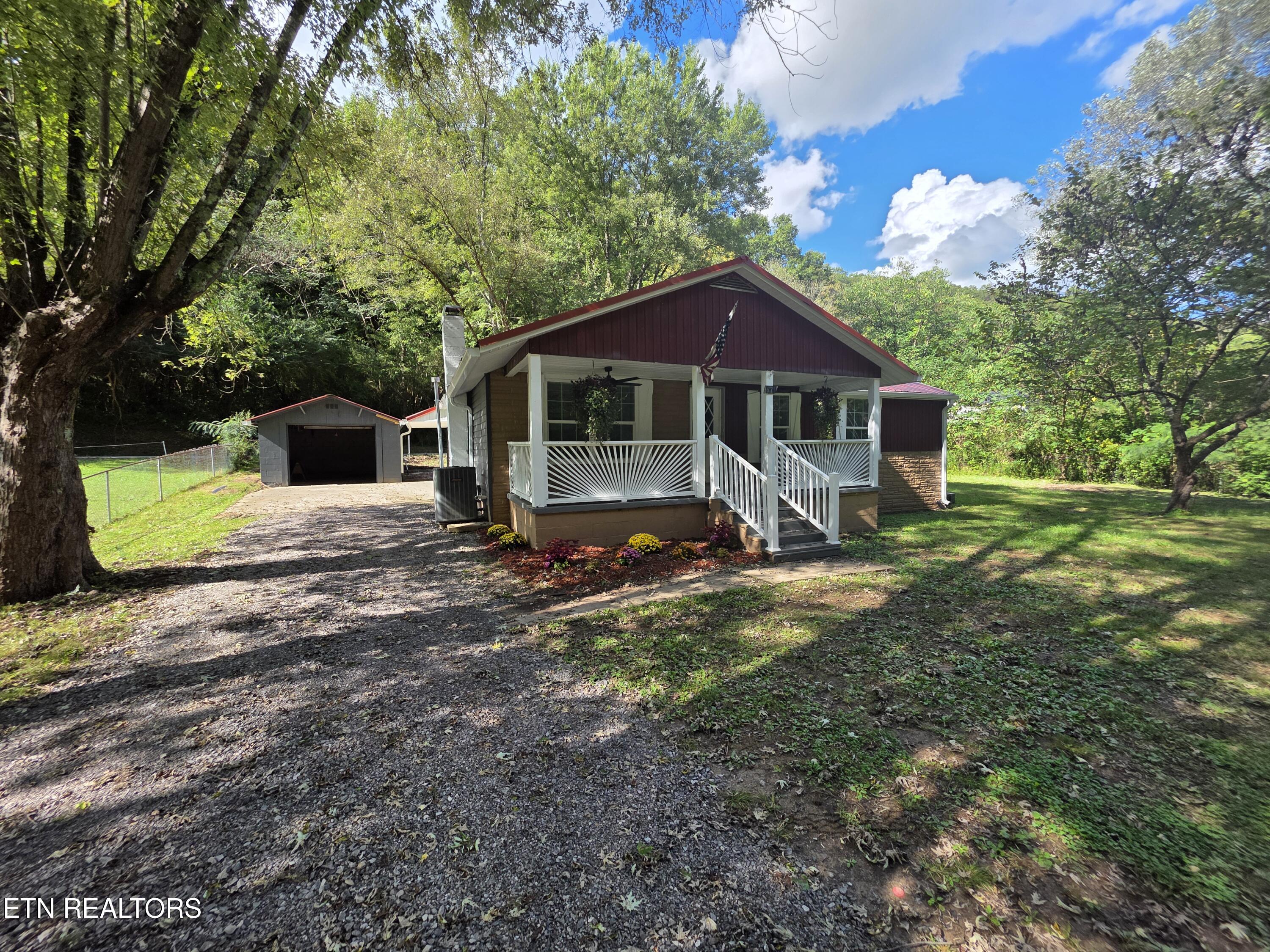 671 Hen Valley Road Oliver Springs TN 37840