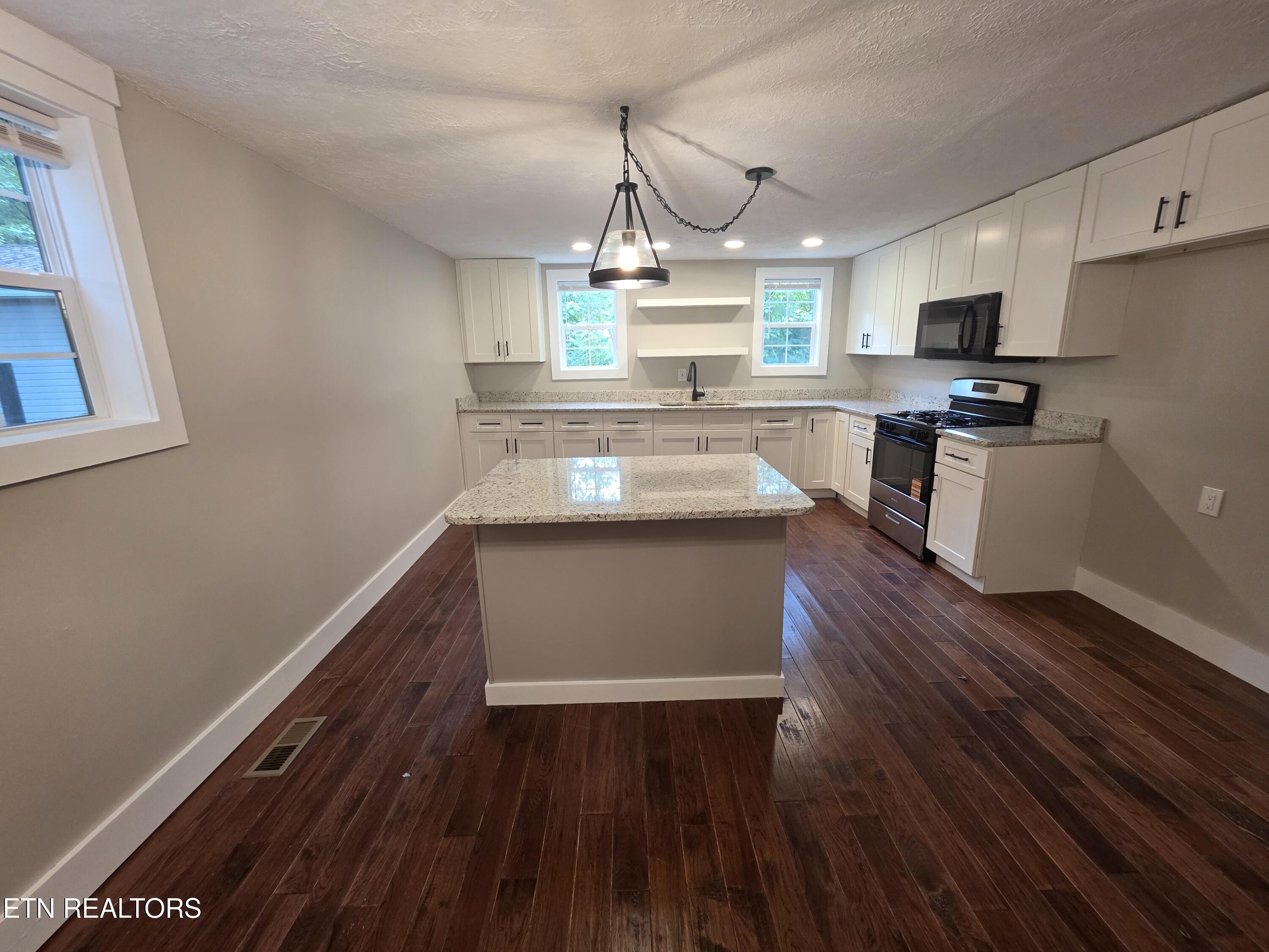 671 Hen Valley Road Oliver Springs TN 37840