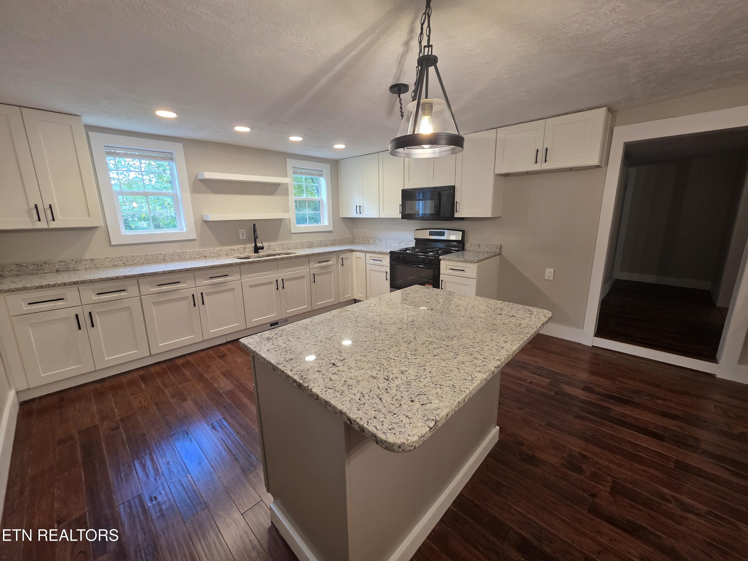 671 Hen Valley Road Oliver Springs TN 37840