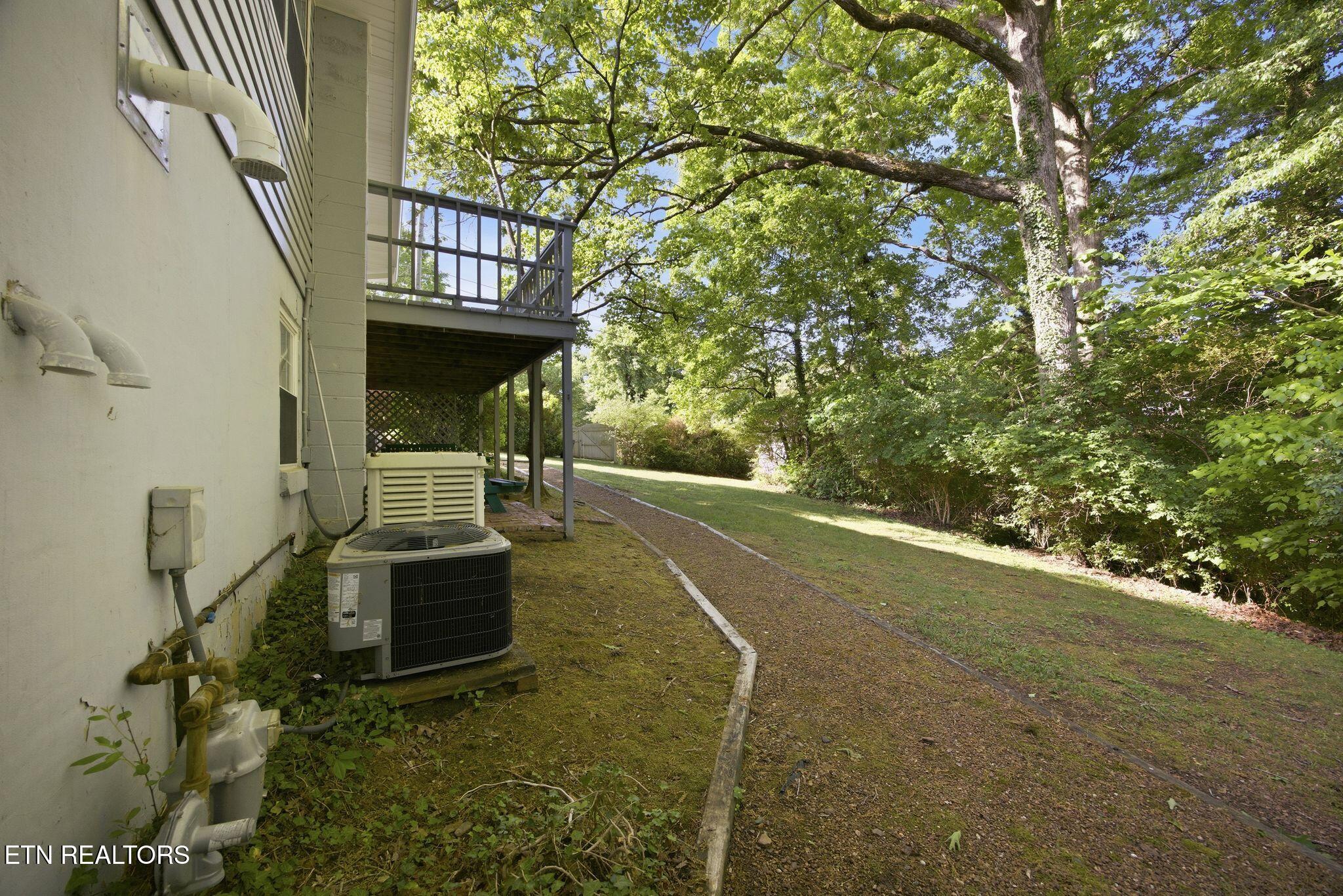 1812 Cherokee Street Athens TN 37303