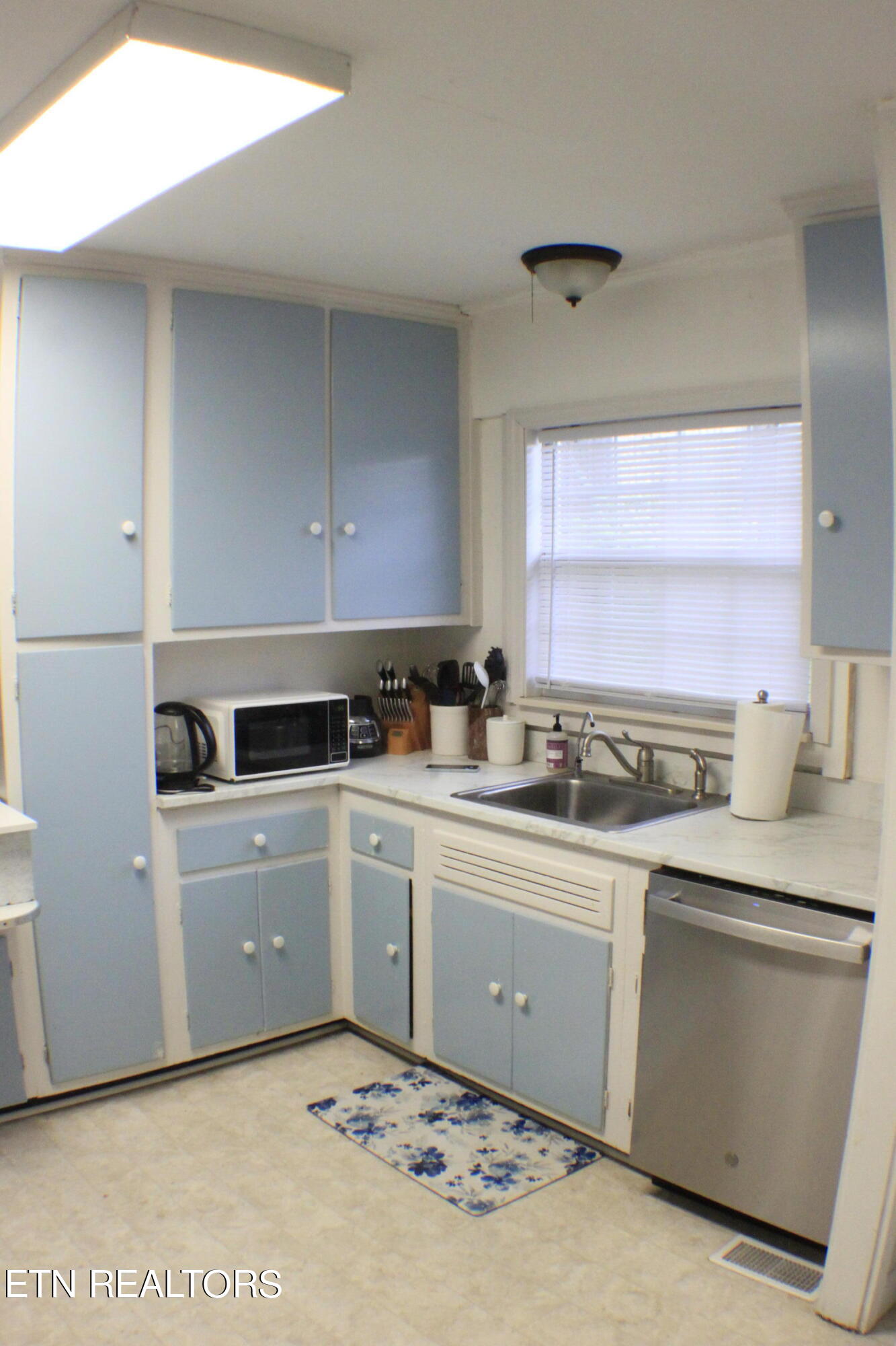 106 W Geneva Lane Oak Ridge TN 37830